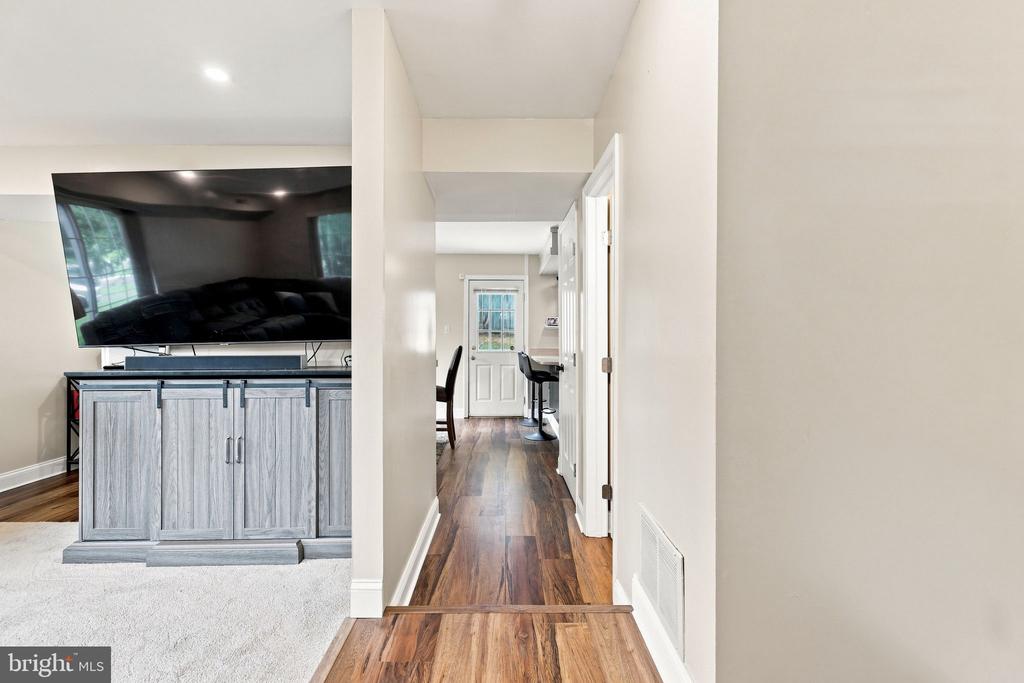 2909 NEEDLEWOOD LANE