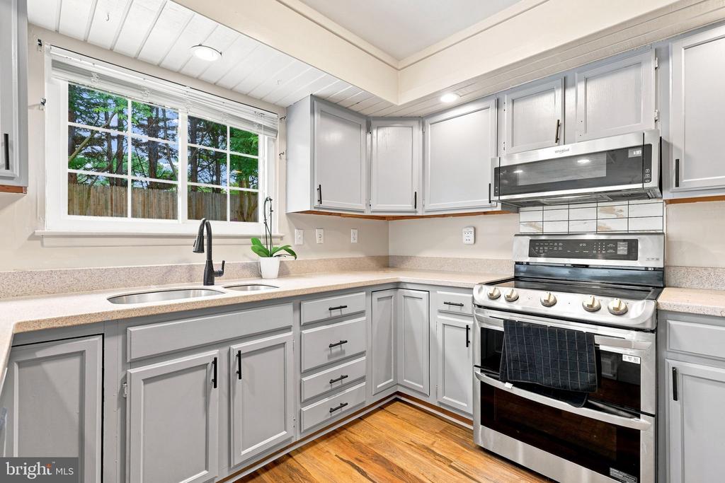 2909 NEEDLEWOOD LANE