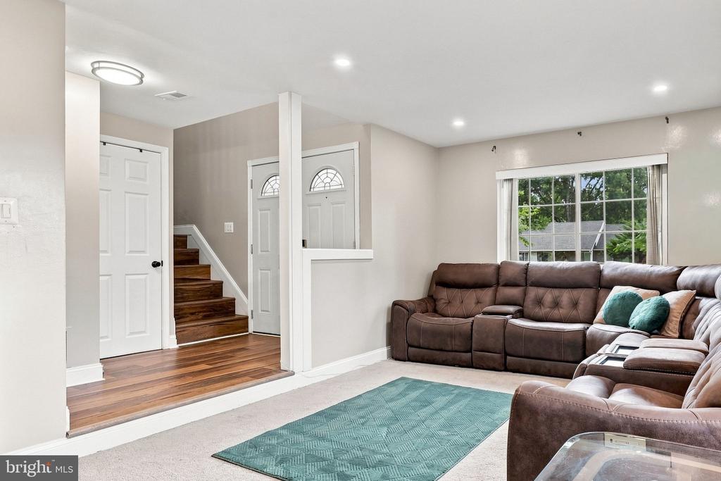 2909 NEEDLEWOOD LANE
