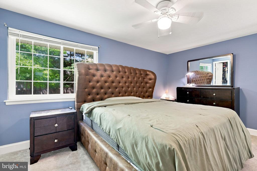 2909 NEEDLEWOOD LANE