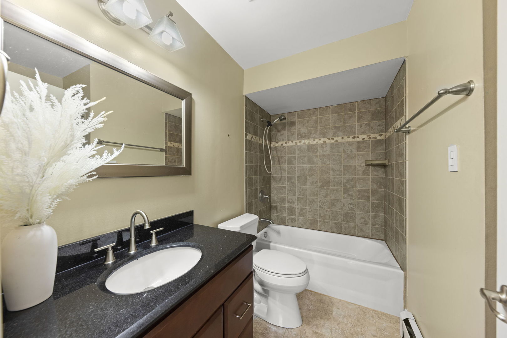 4564 W 131st Street Unit: 1N