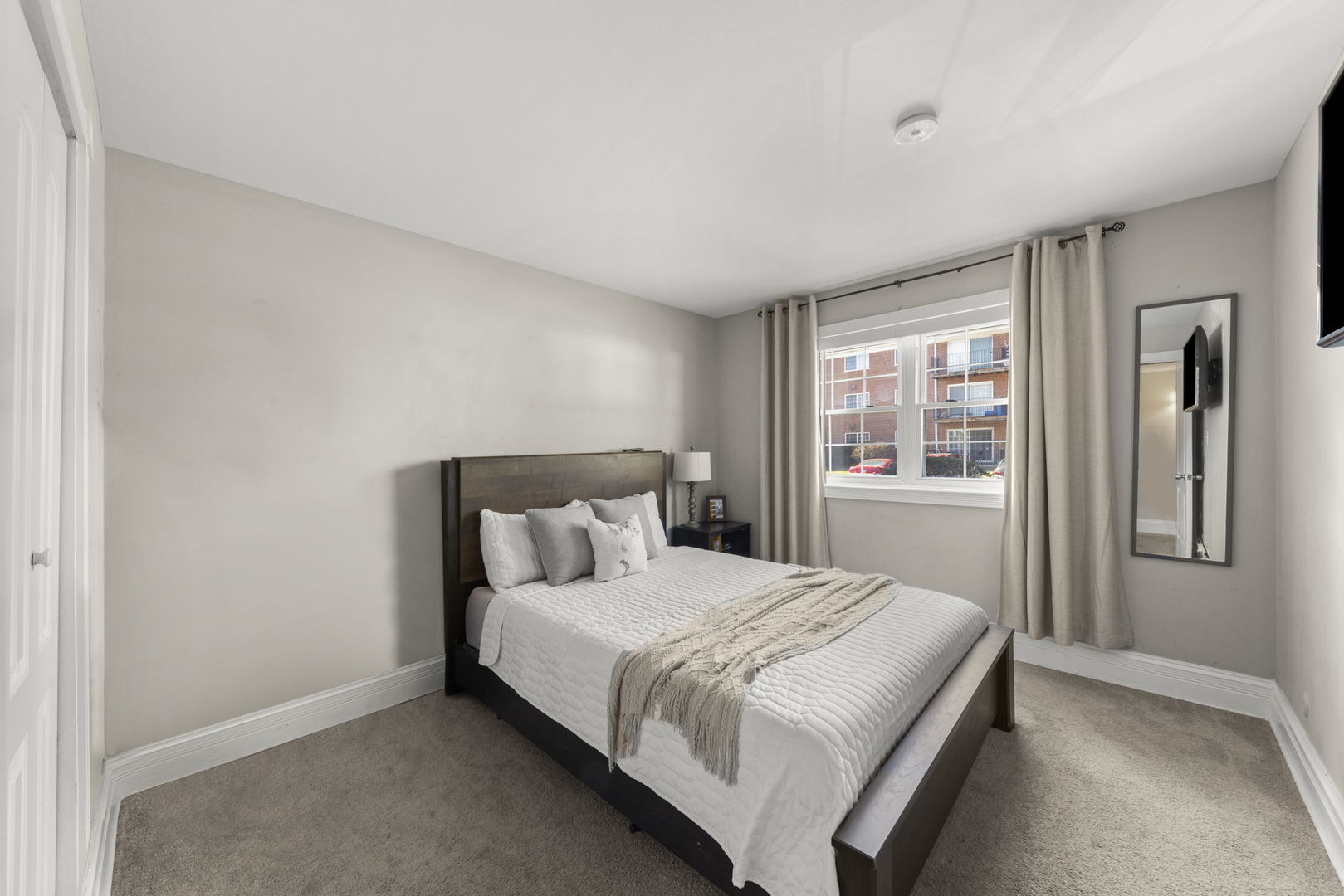 6135 W 94th Street Unit: A6