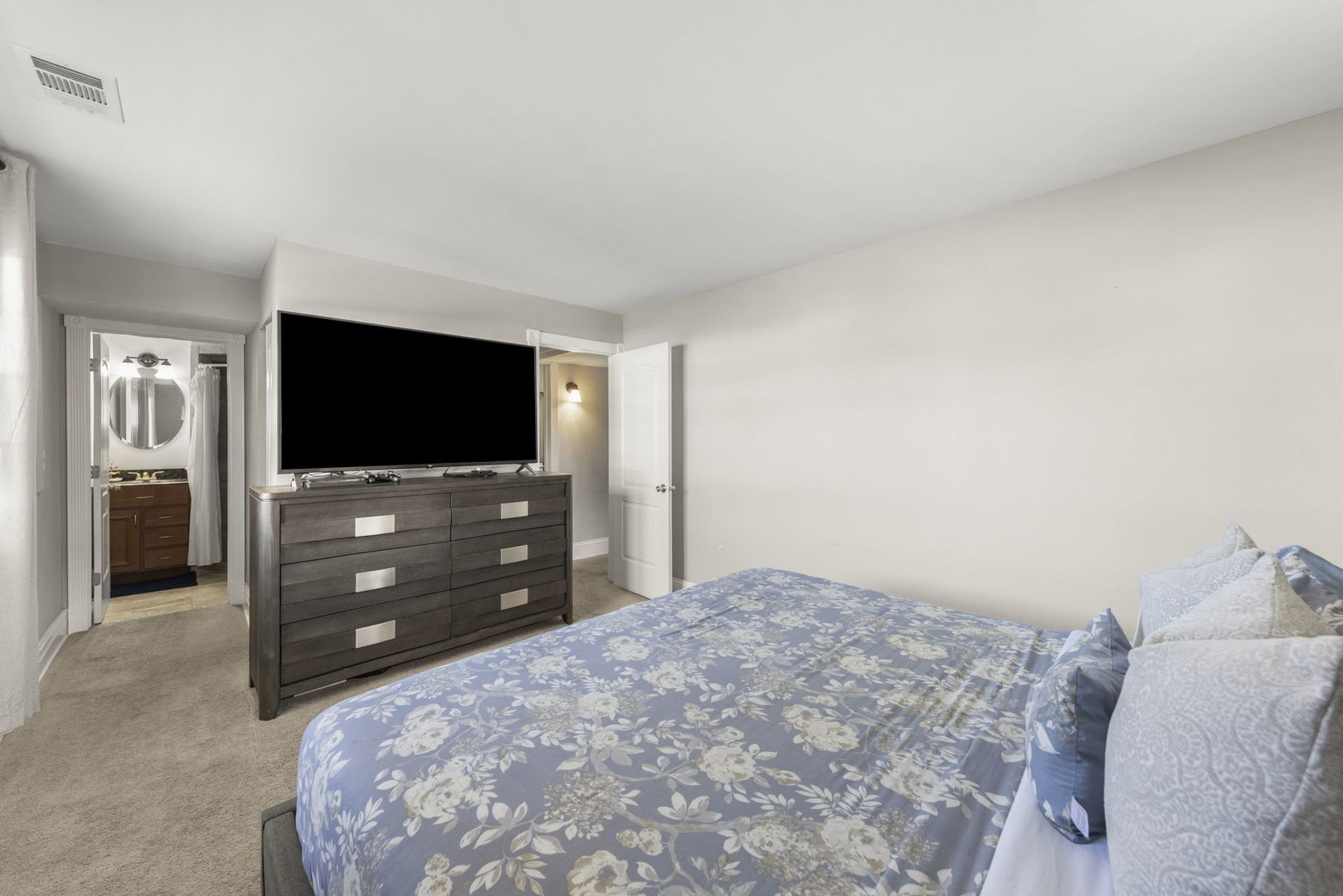 6135 W 94th Street Unit: A6