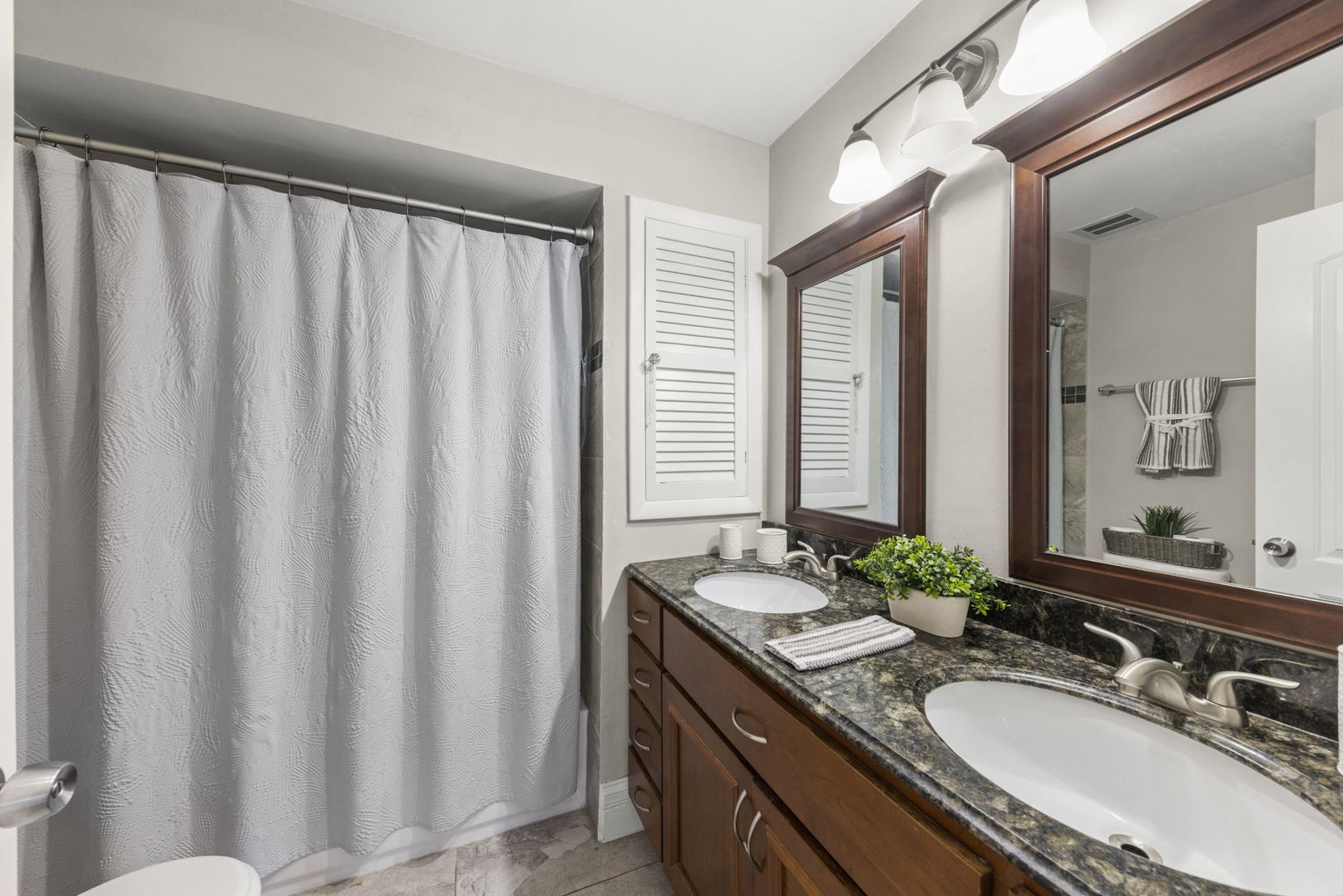 6135 W 94th Street Unit: A6