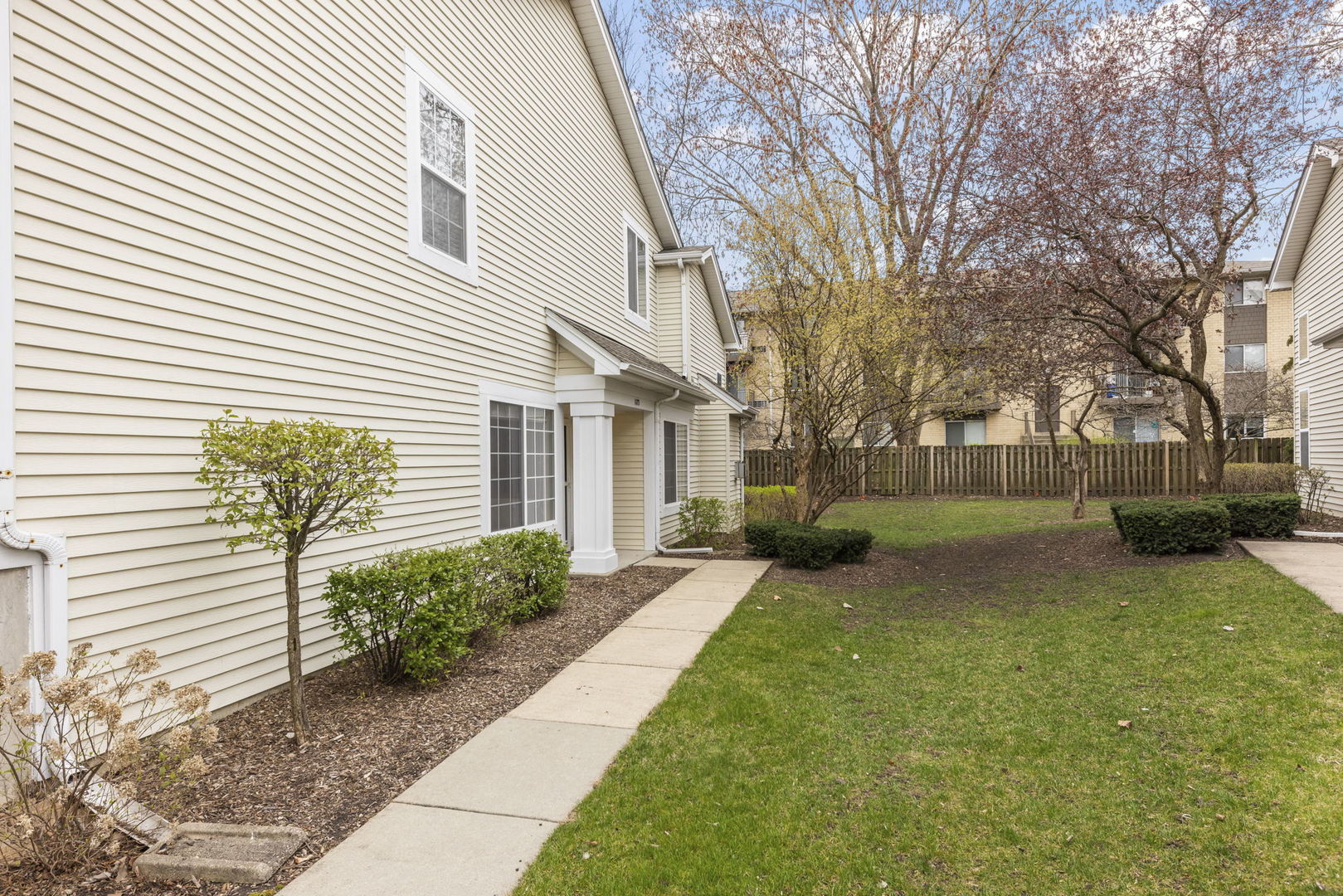 1173 Hawthorne Lane