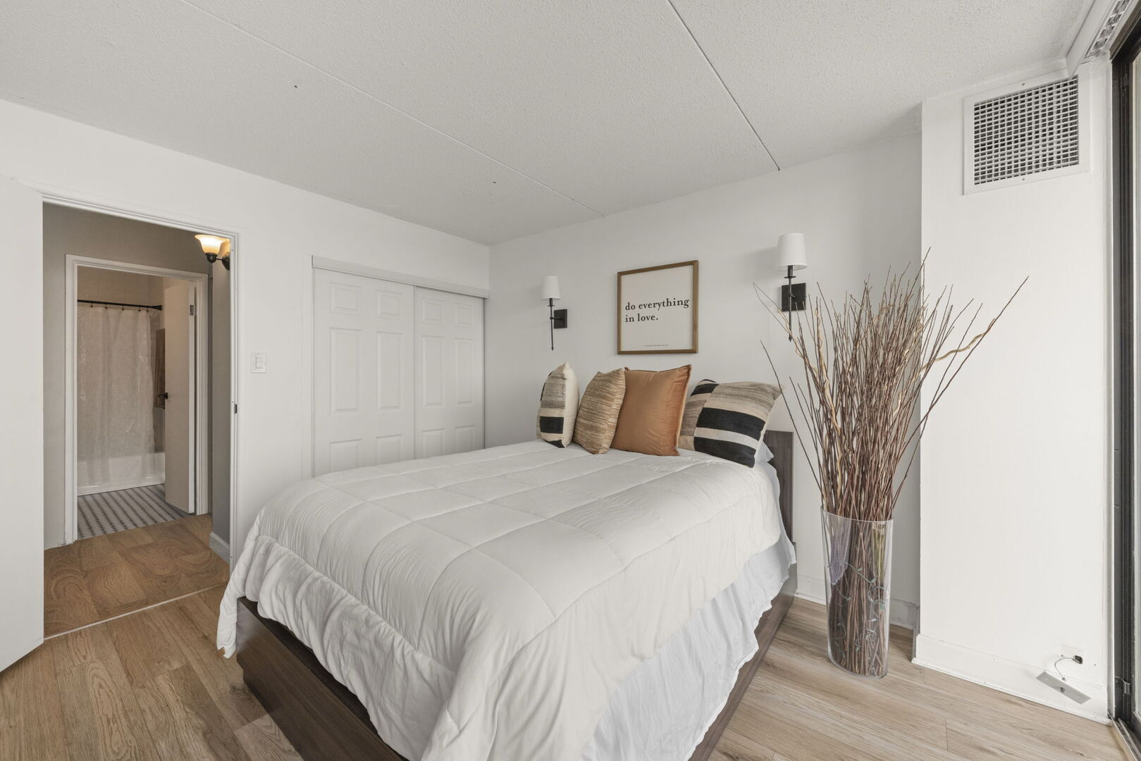 2005 S Finley Road Unit: 901