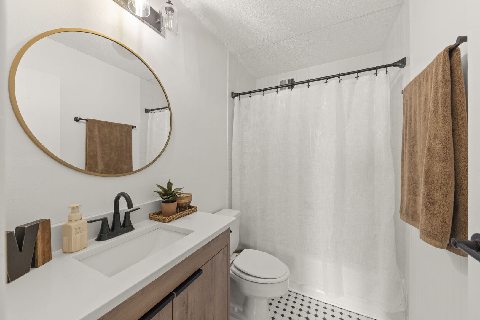 2005 S Finley Road Unit: 901