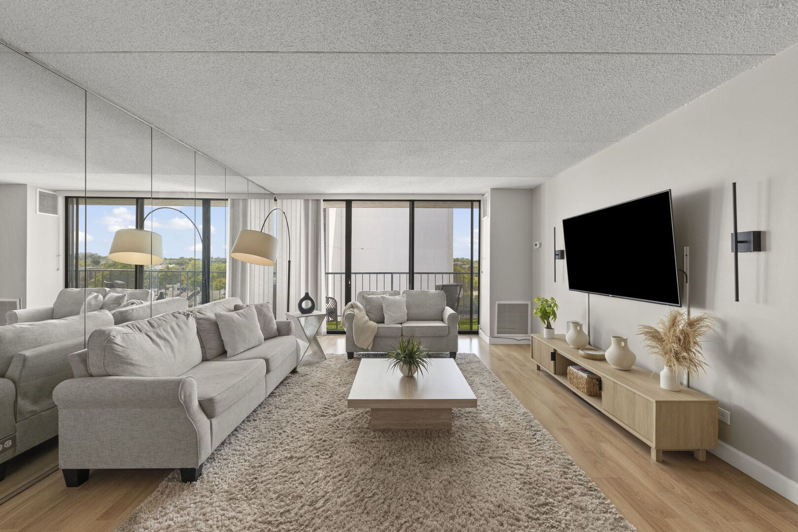 2005 S Finley Road Unit: 901