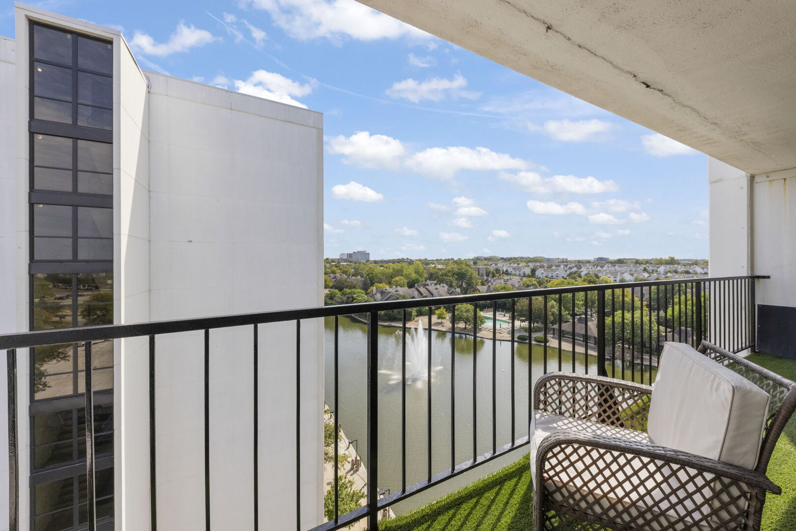 2005 S Finley Road Unit: 901