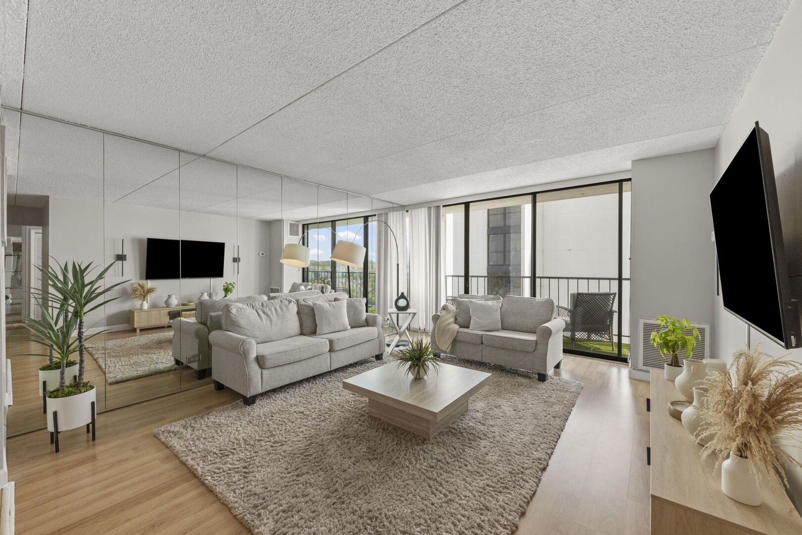 2005 S Finley Road Unit: 901