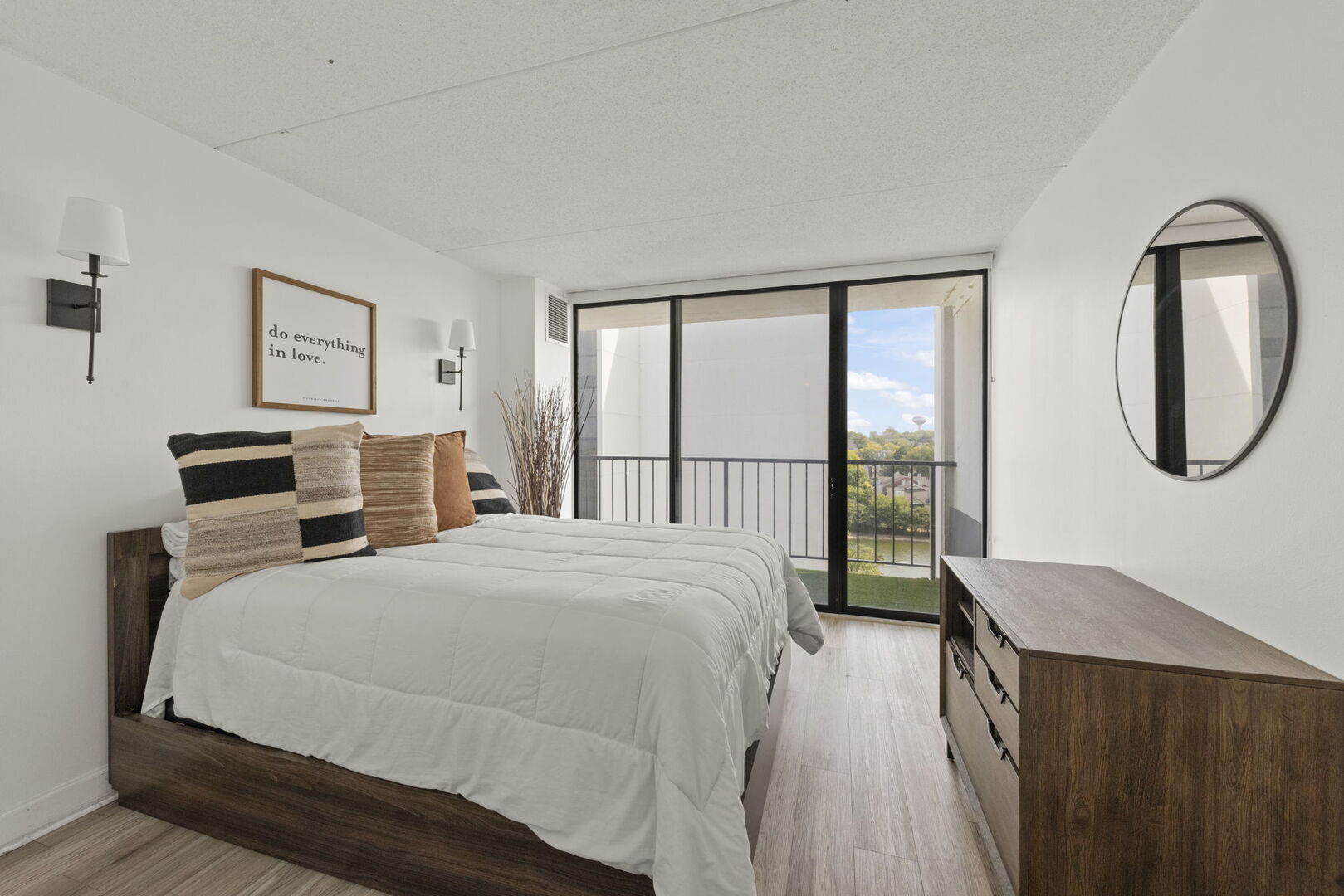 2005 S Finley Road Unit: 901