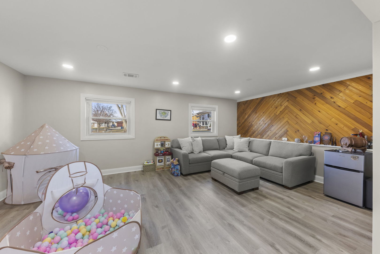 665 W Lake Manor Drive