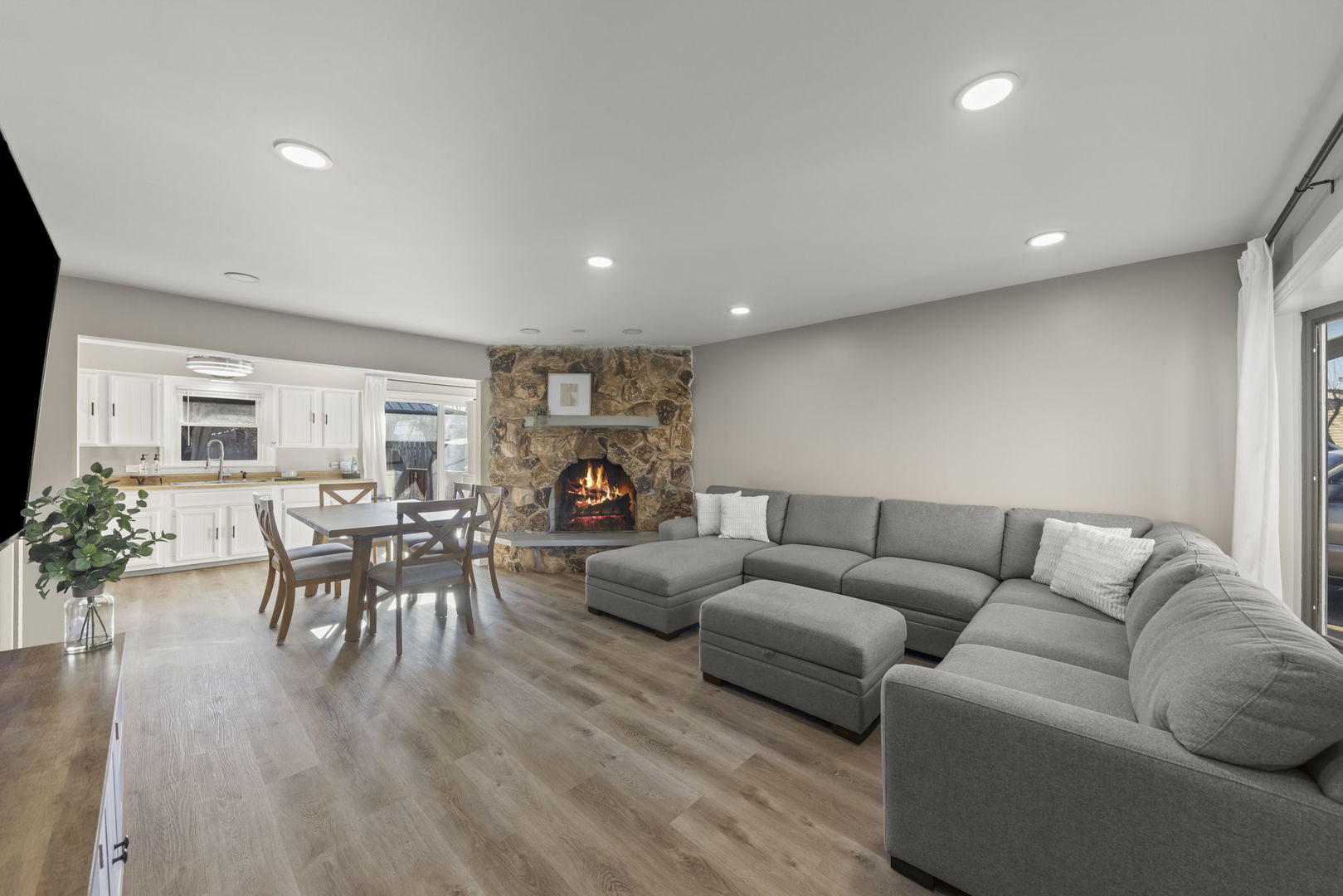 665 W Lake Manor Drive