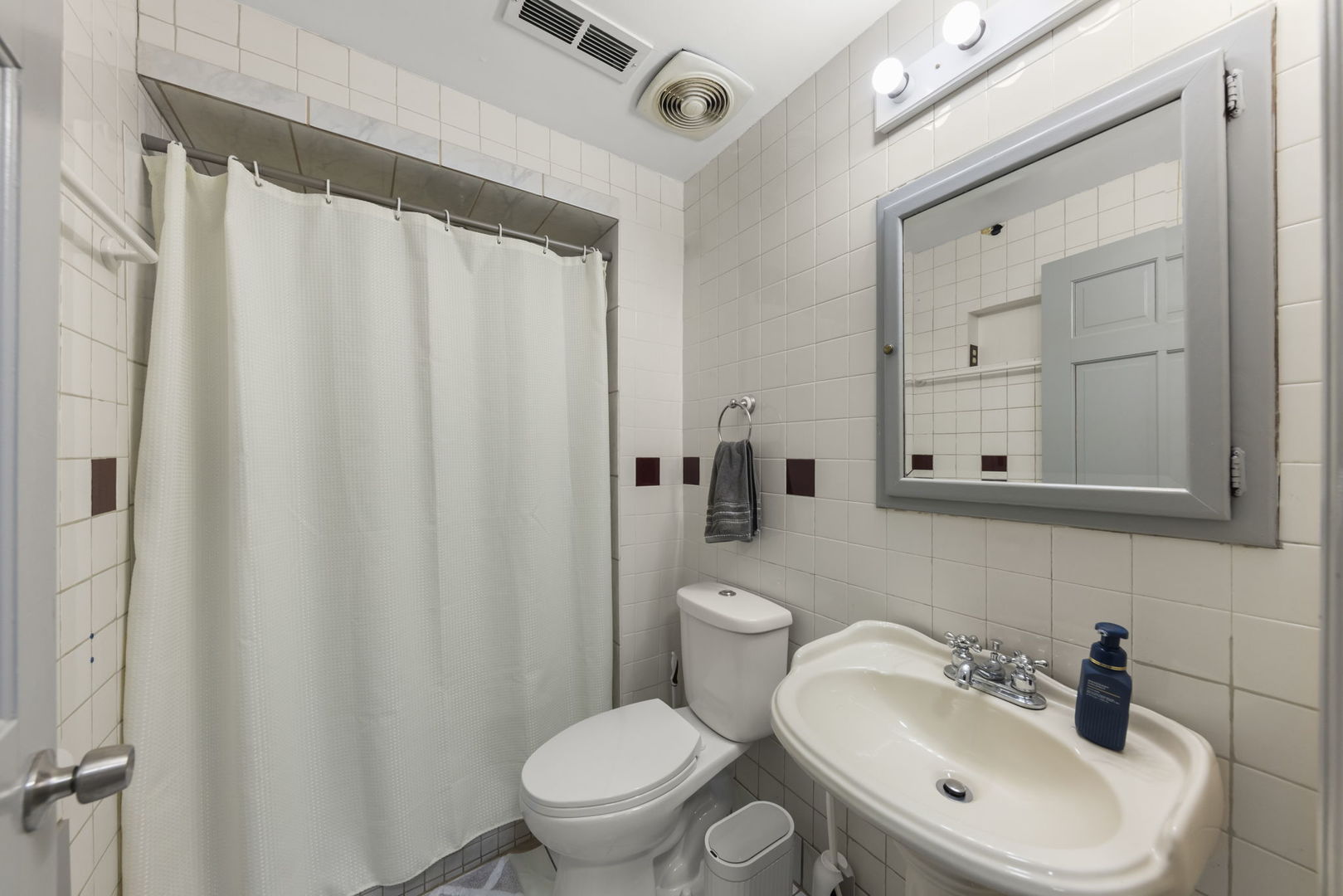 665 W Lake Manor Drive