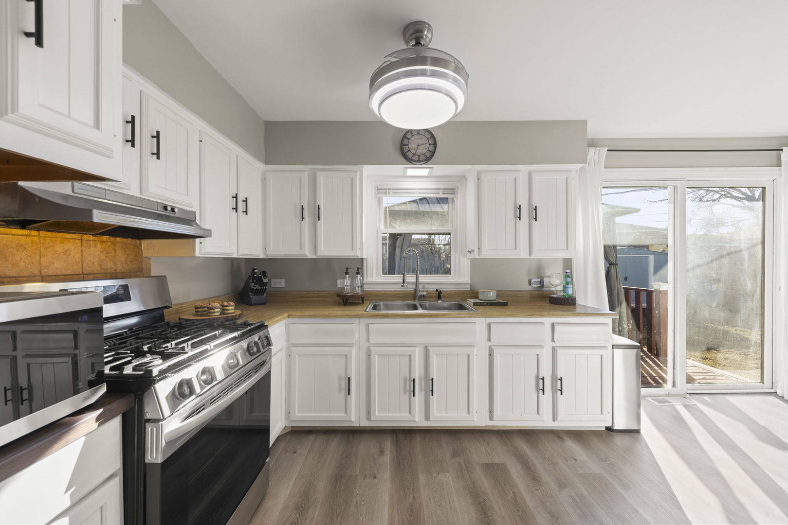 665 W Lake Manor Drive