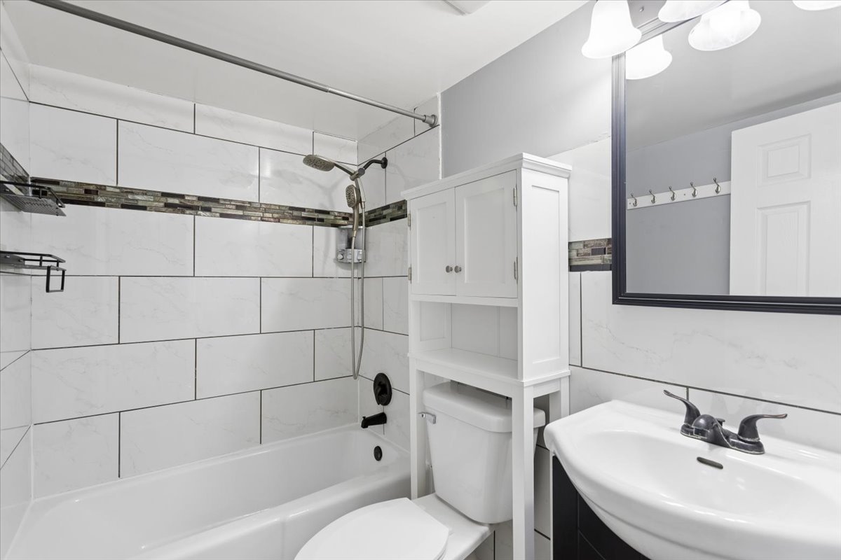 1320A Lore Lane Unit: 122