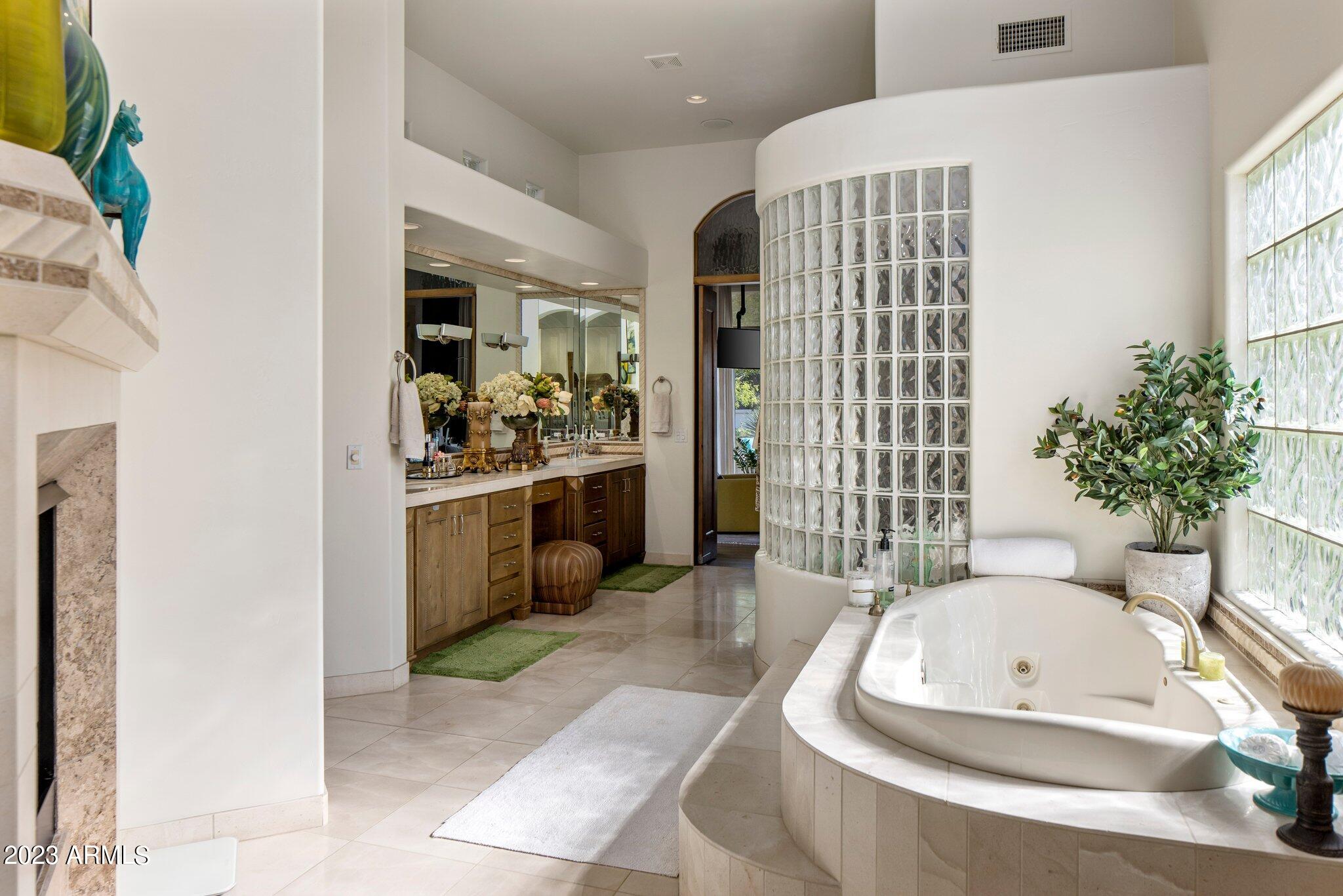 5441 E MOCKINGBIRD Lane