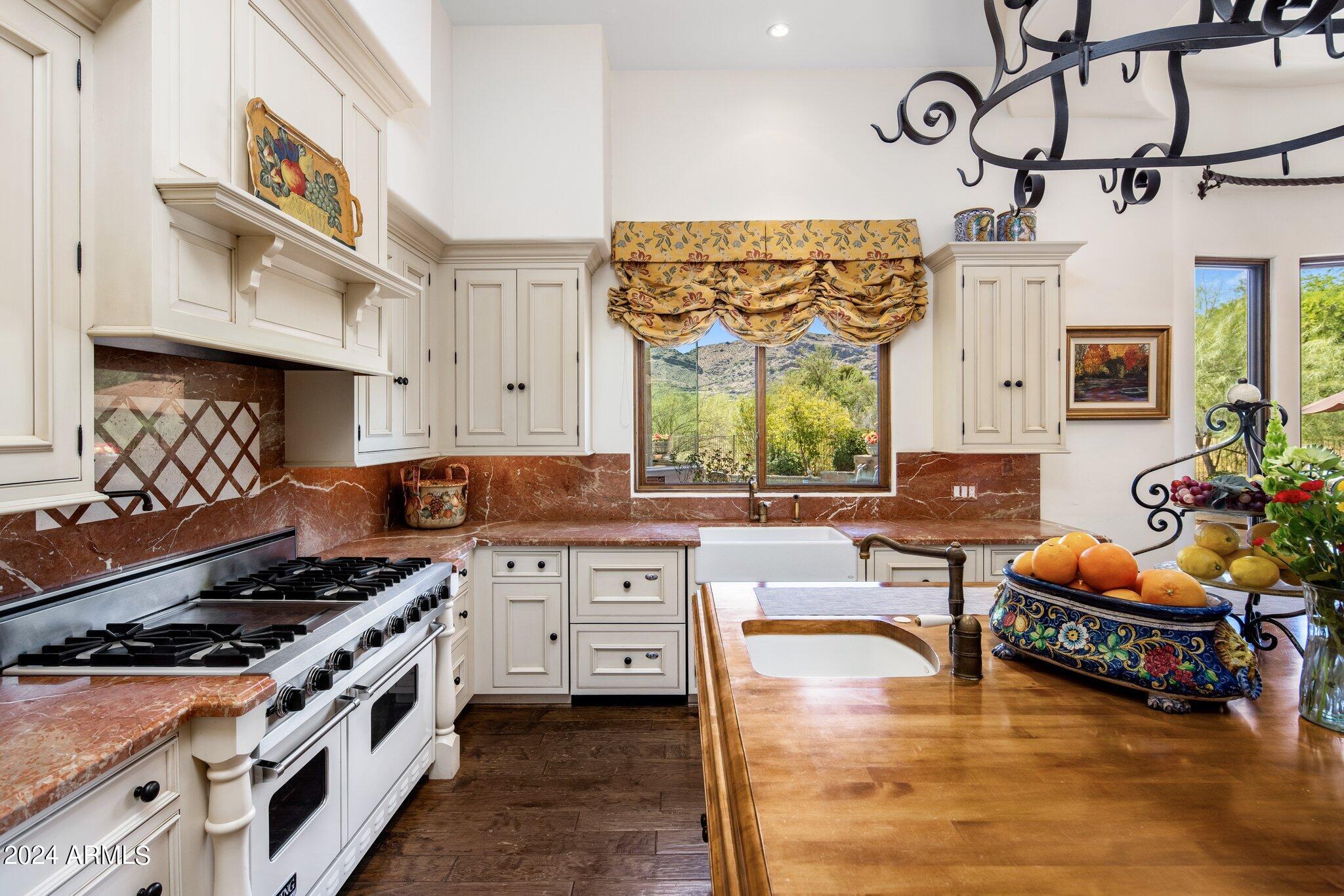 4987 E MOCKINGBIRD Lane