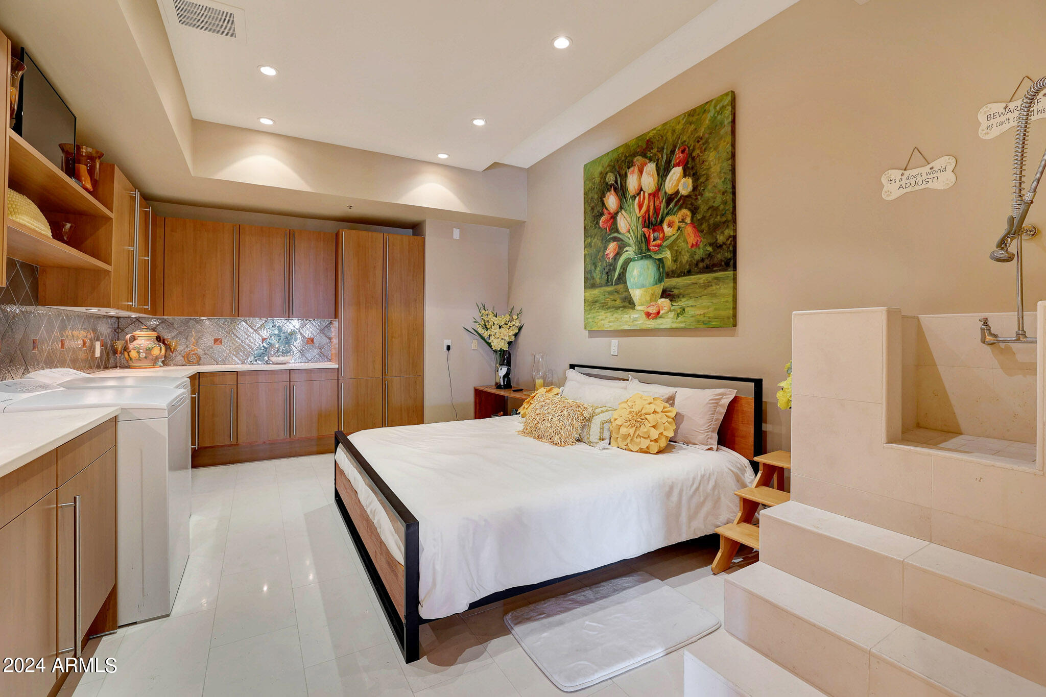 9232 N VISTA VERDE Court