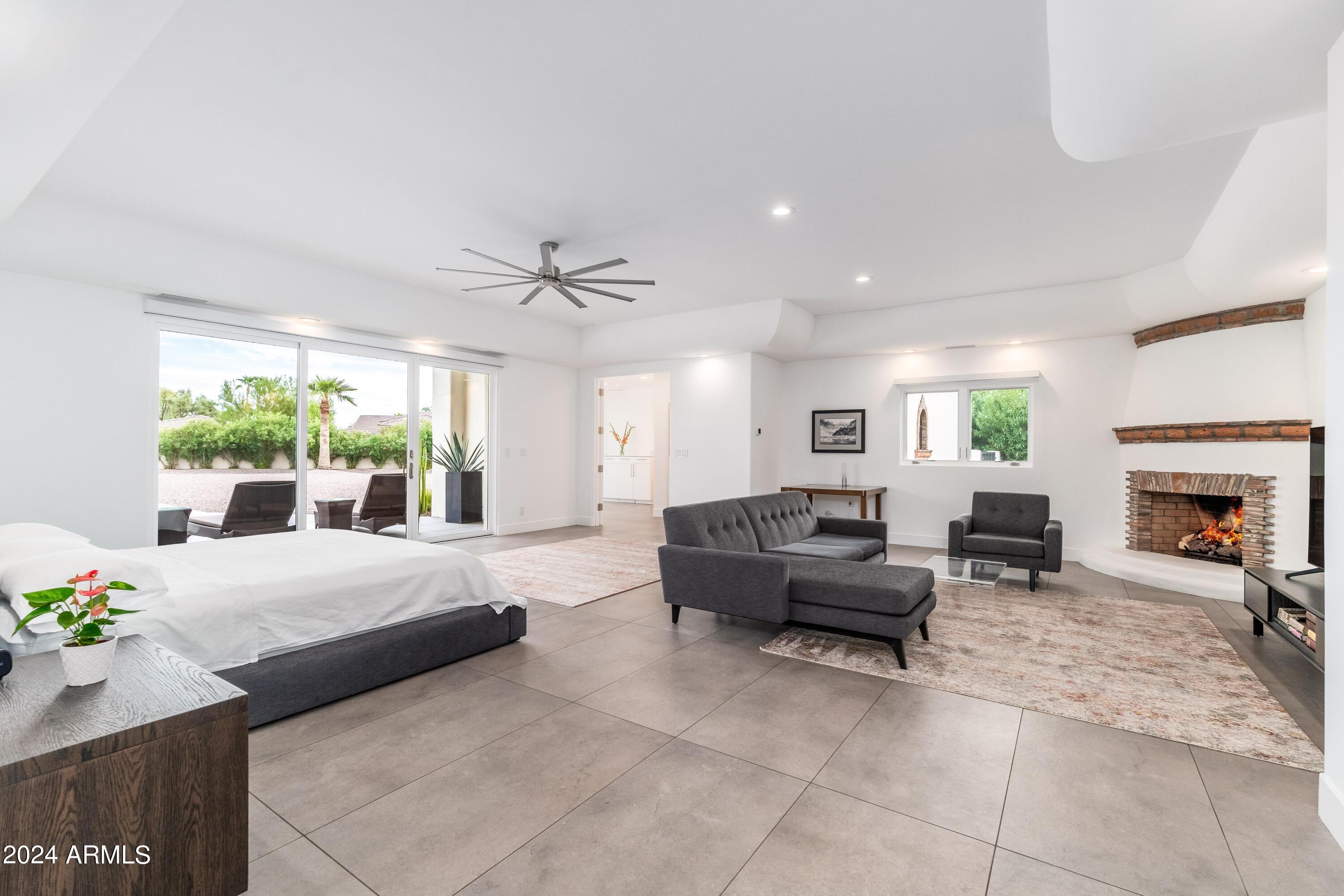 6521 E VIA LOS CABALLOS