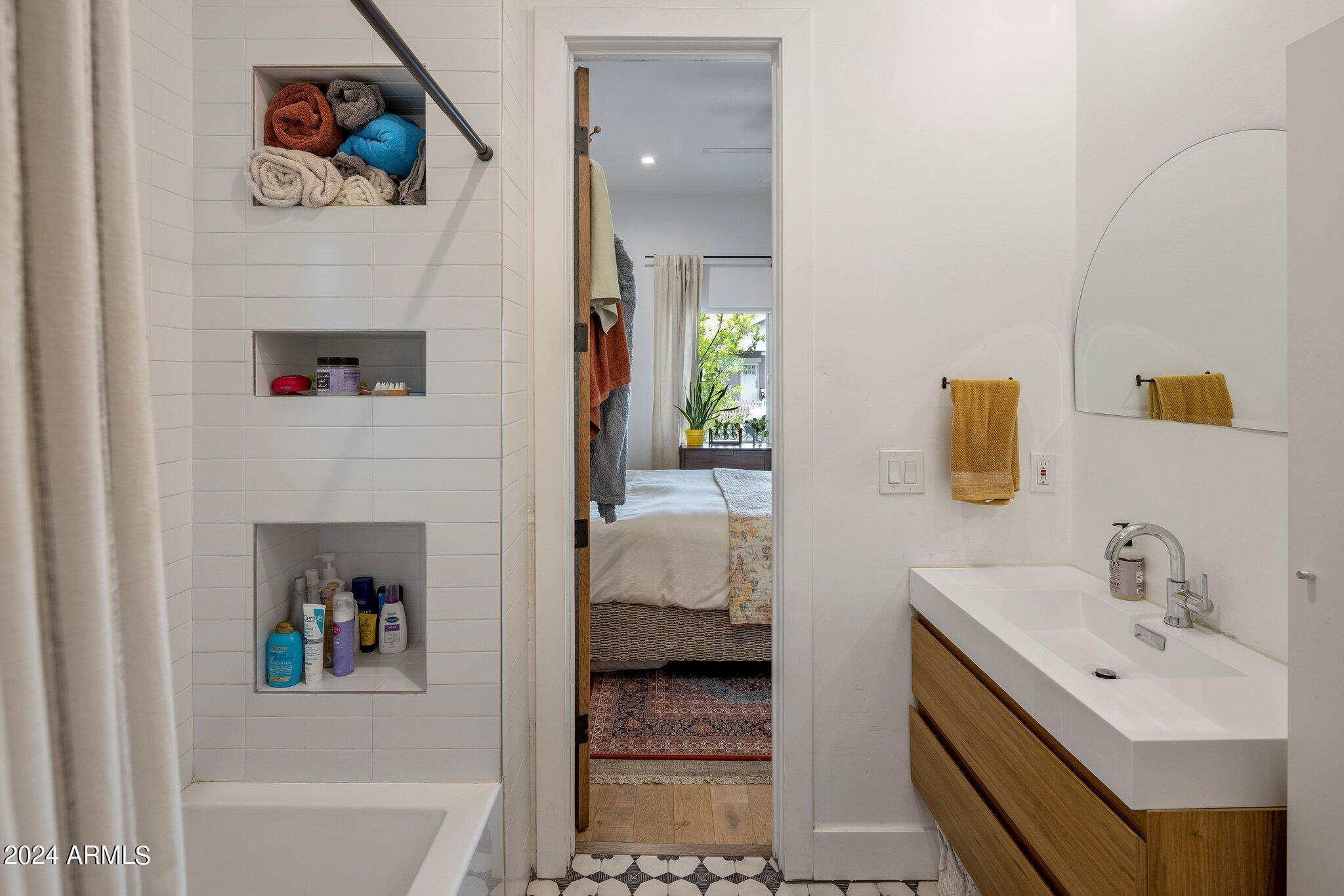 730 E MCKINLEY Street