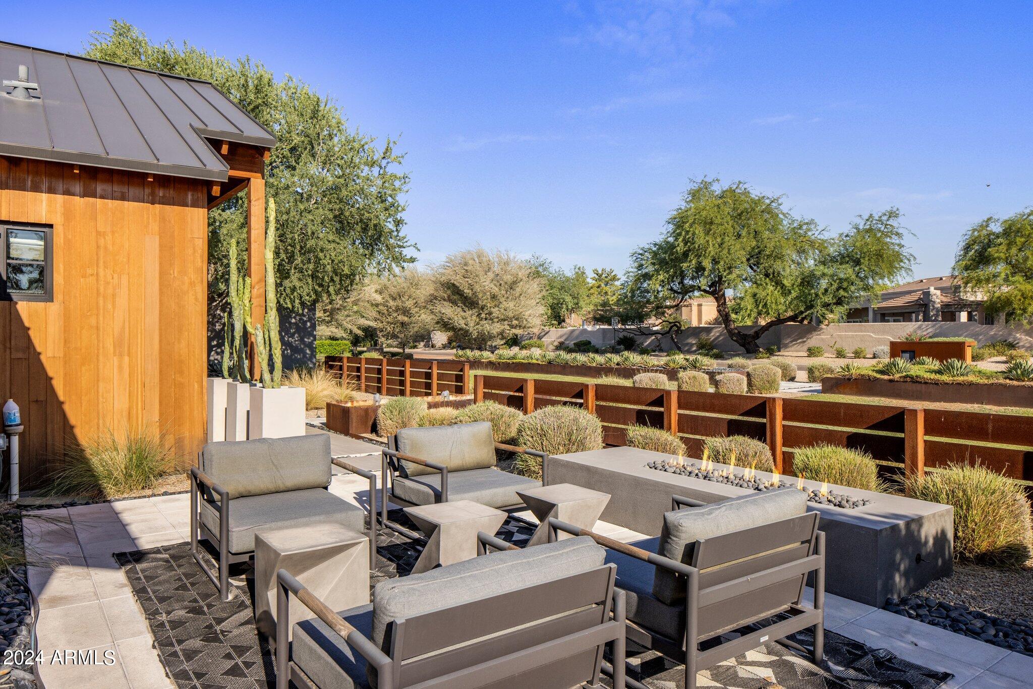 9957 E LARKSPUR Drive