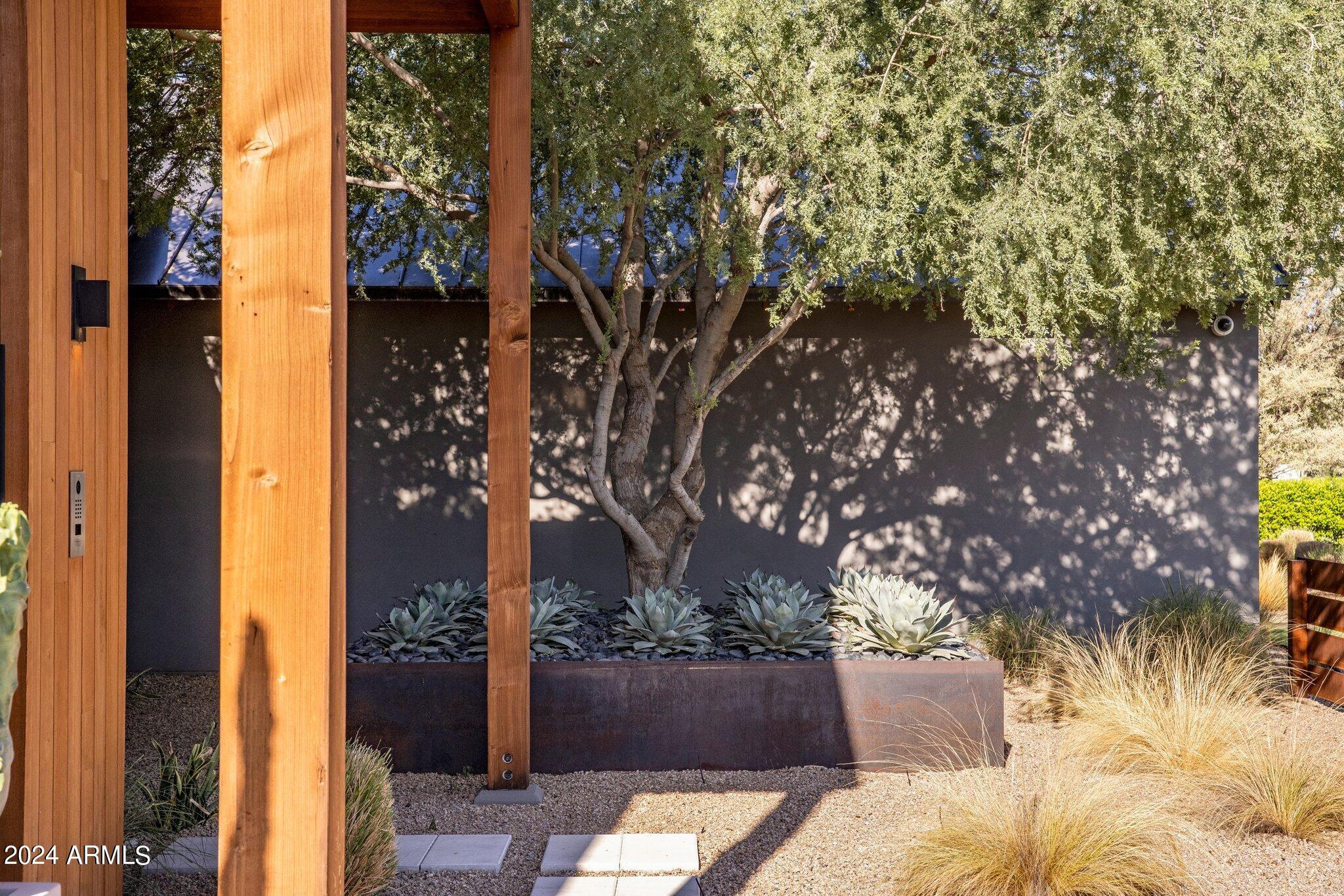 9957 E LARKSPUR Drive