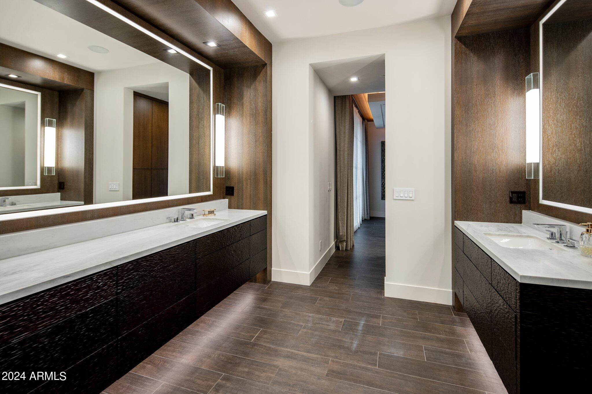 9957 E LARKSPUR Drive