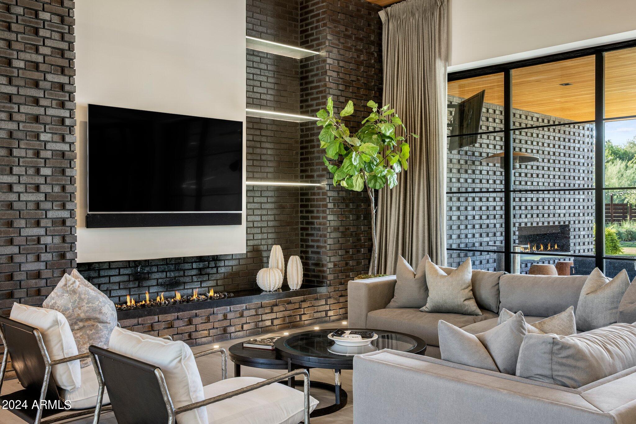 9957 E LARKSPUR Drive