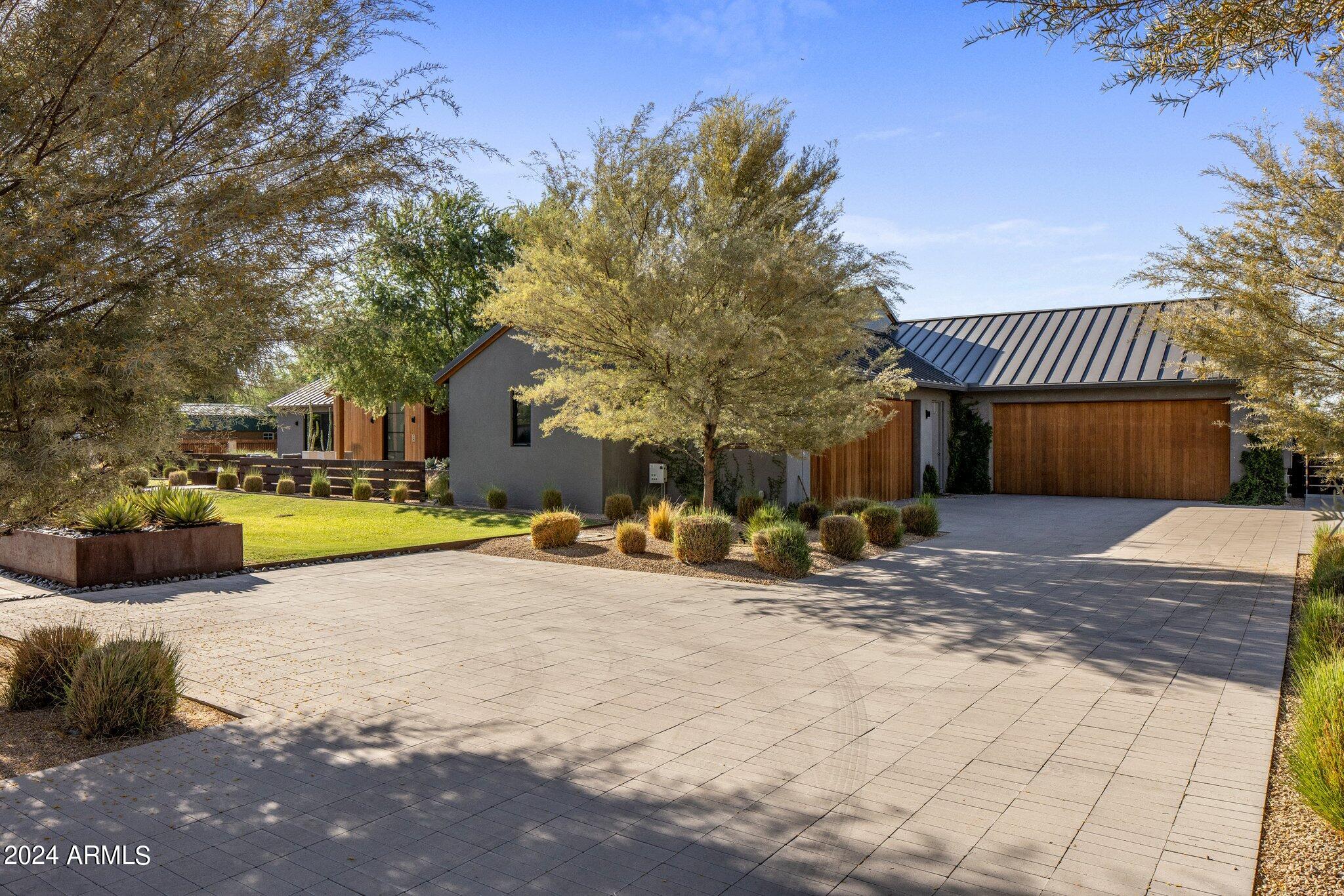 9957 E LARKSPUR Drive