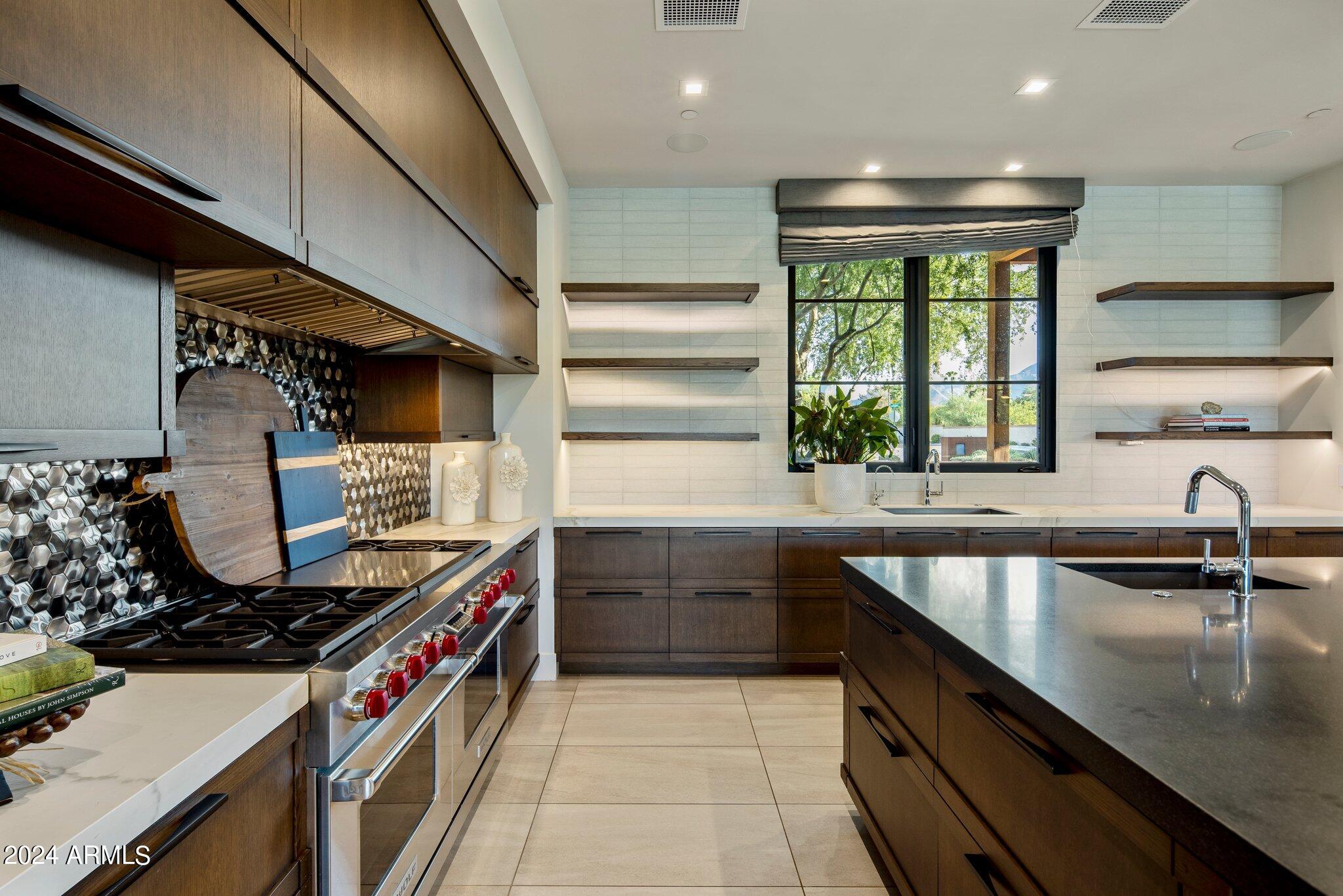 9957 E LARKSPUR Drive