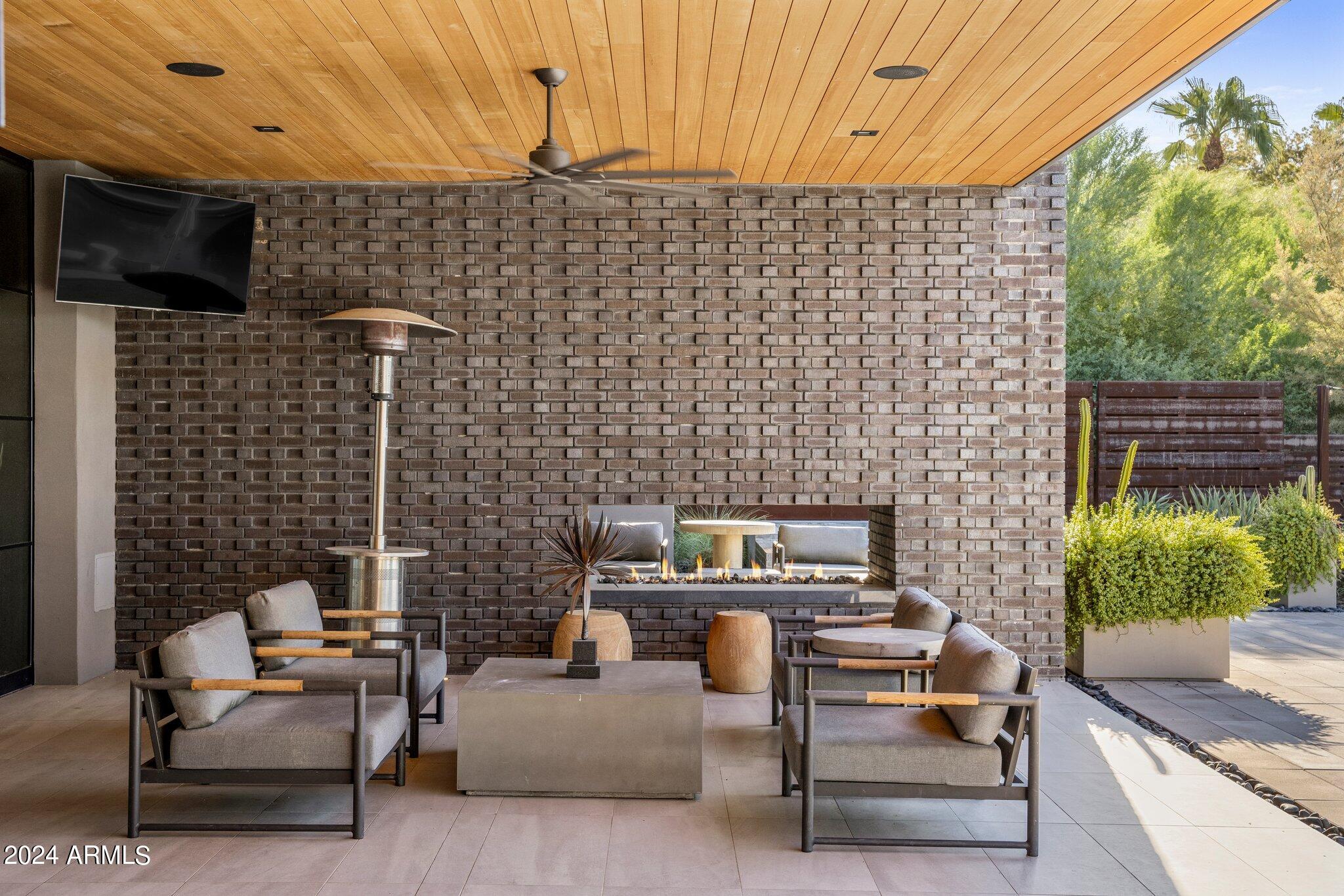 9957 E LARKSPUR Drive