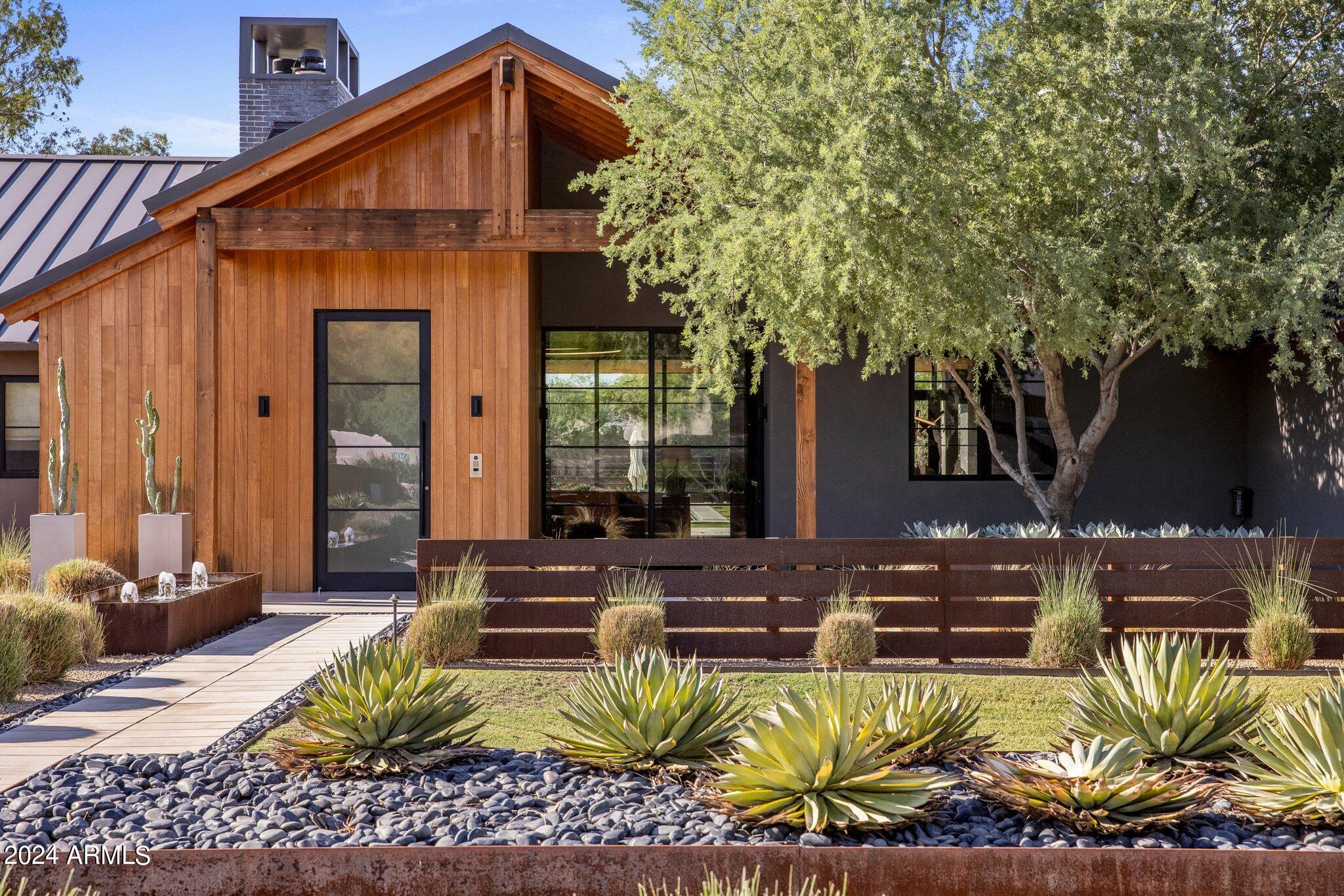 9957 E LARKSPUR Drive