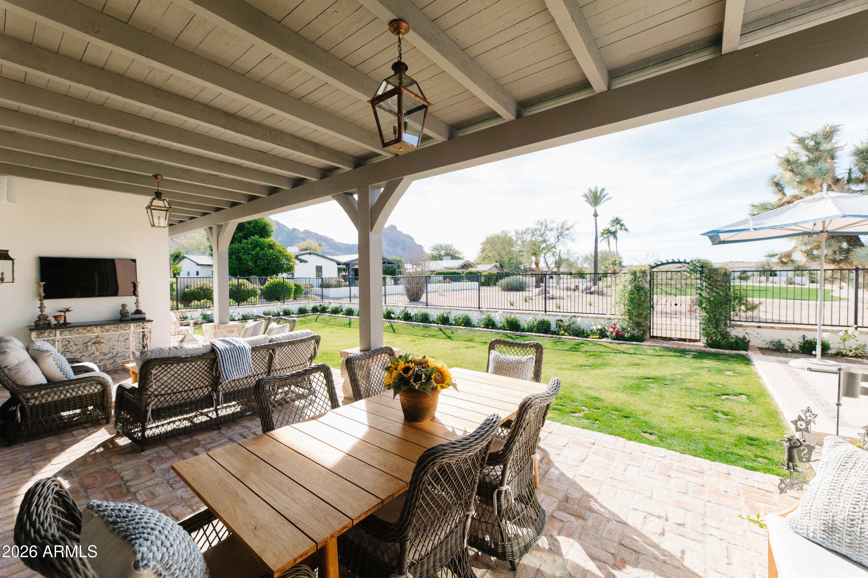 5635 E LINCOLN Drive 60