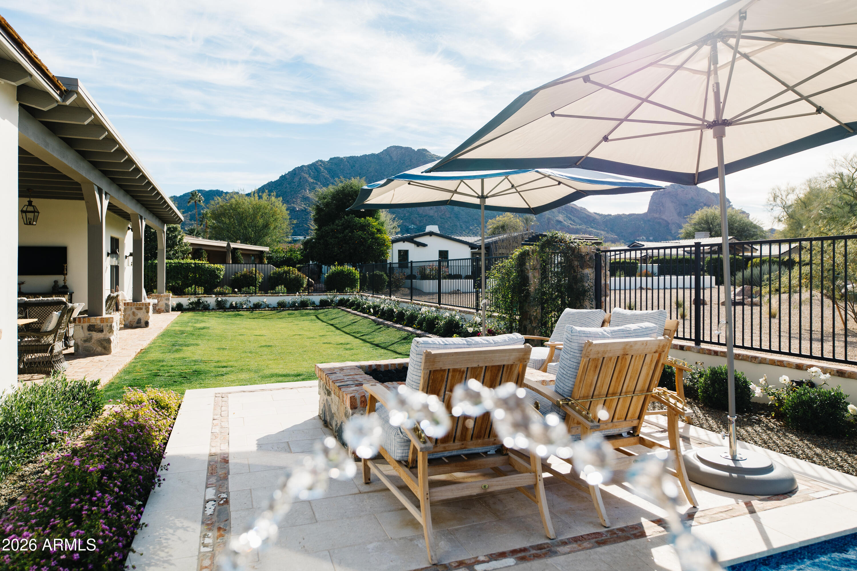 5635 E LINCOLN Drive 60