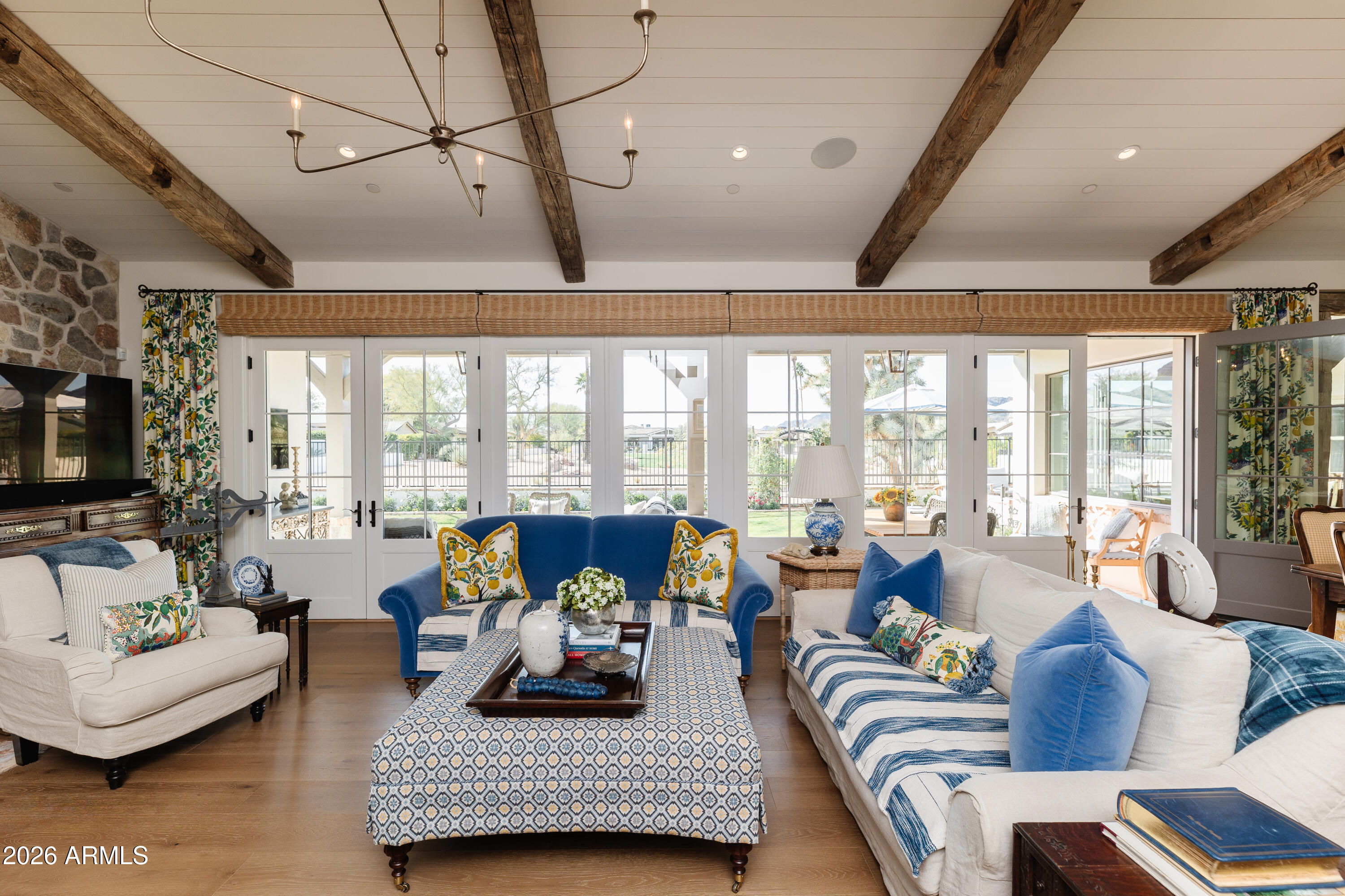 5635 E LINCOLN Drive 60