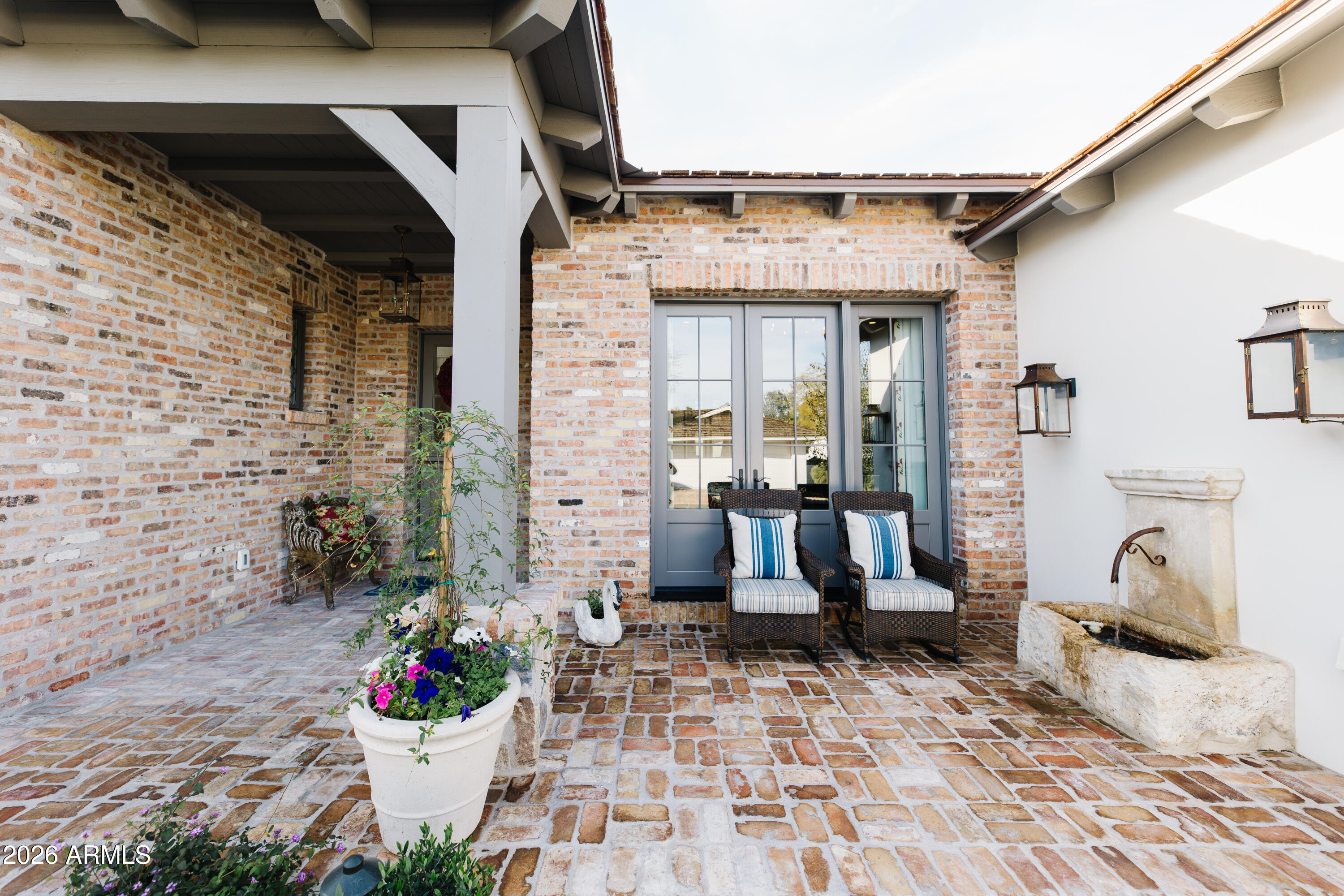 5635 E LINCOLN Drive 60