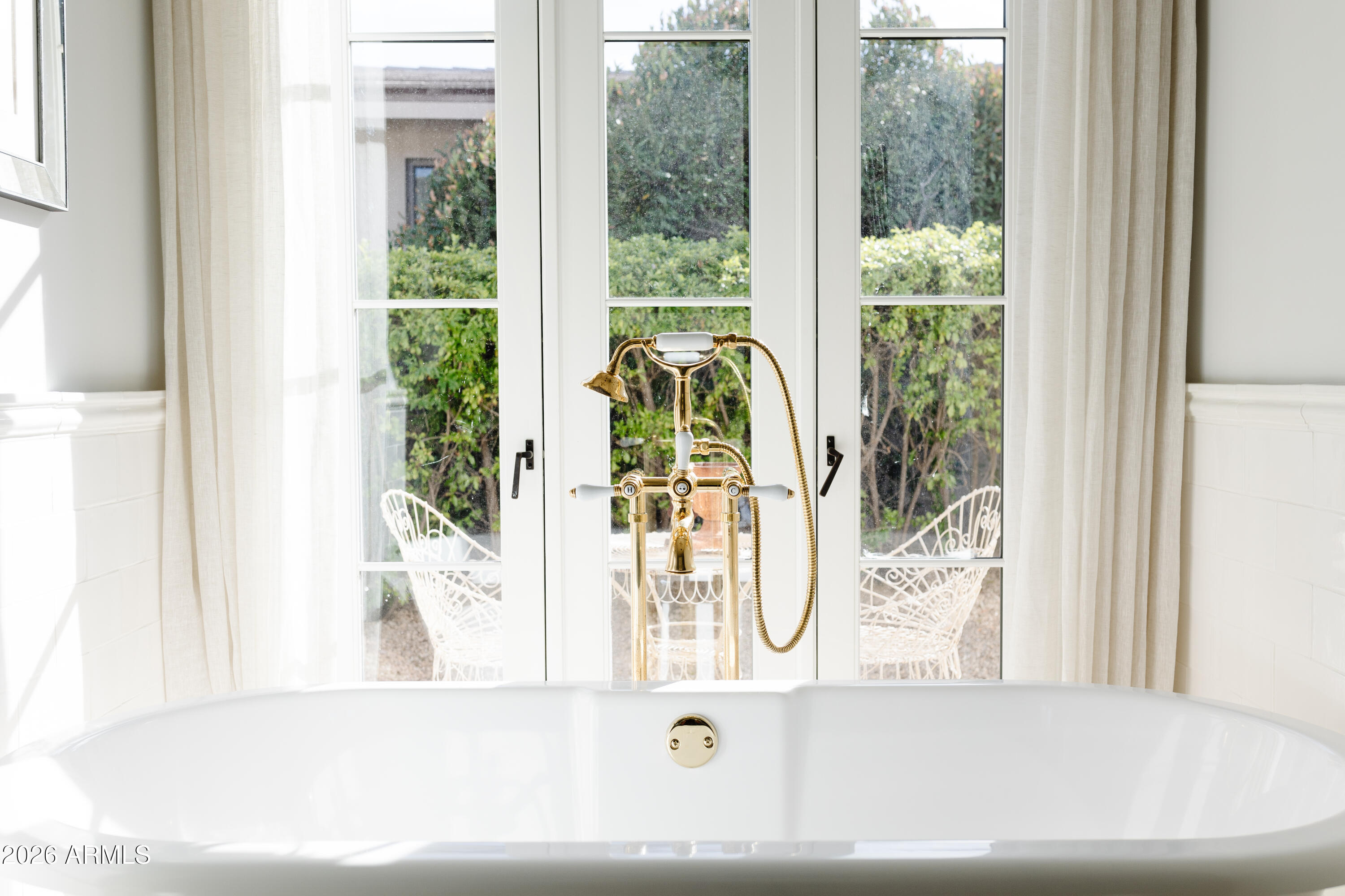 5635 E LINCOLN Drive 60