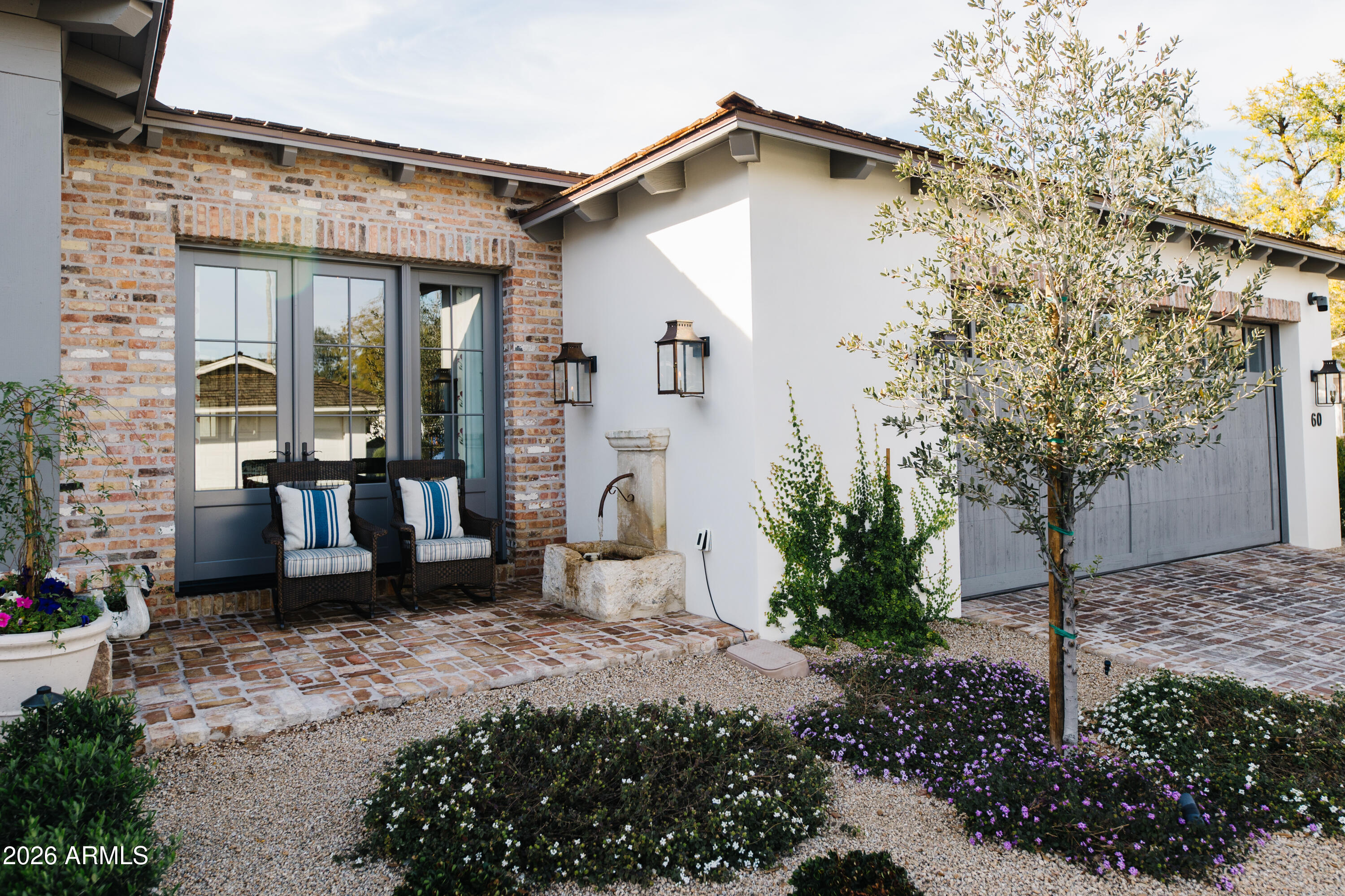 5635 E LINCOLN Drive 60