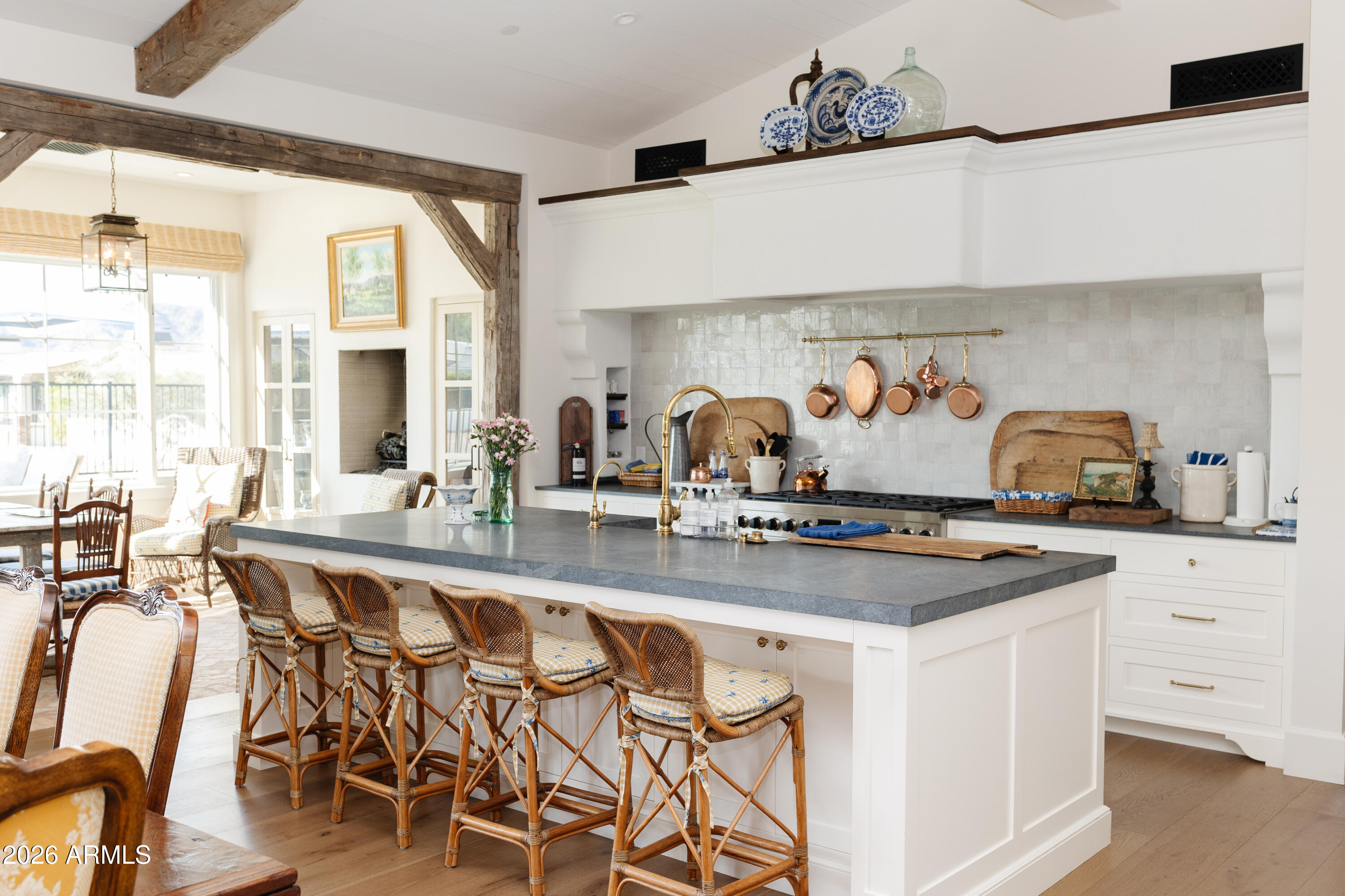 5635 E LINCOLN Drive 60