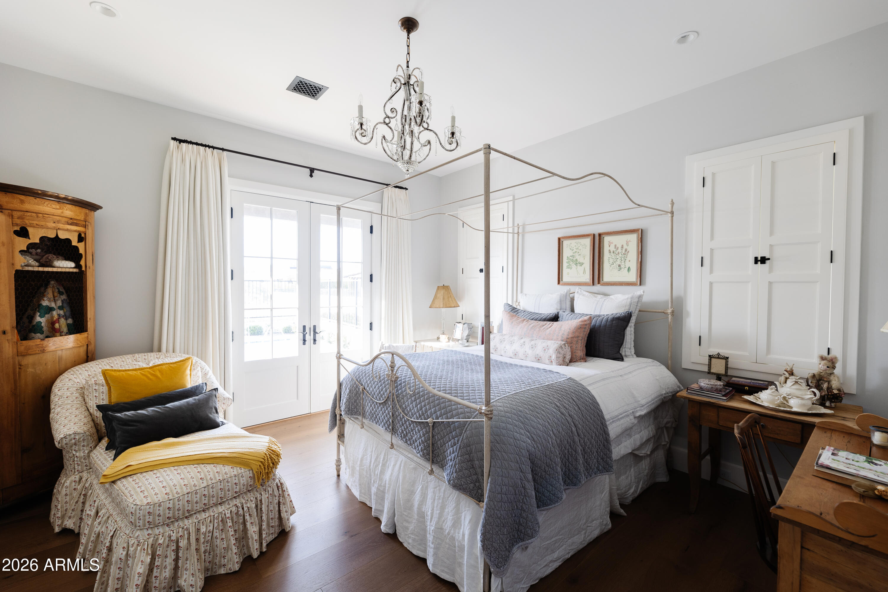 5635 E LINCOLN Drive 60