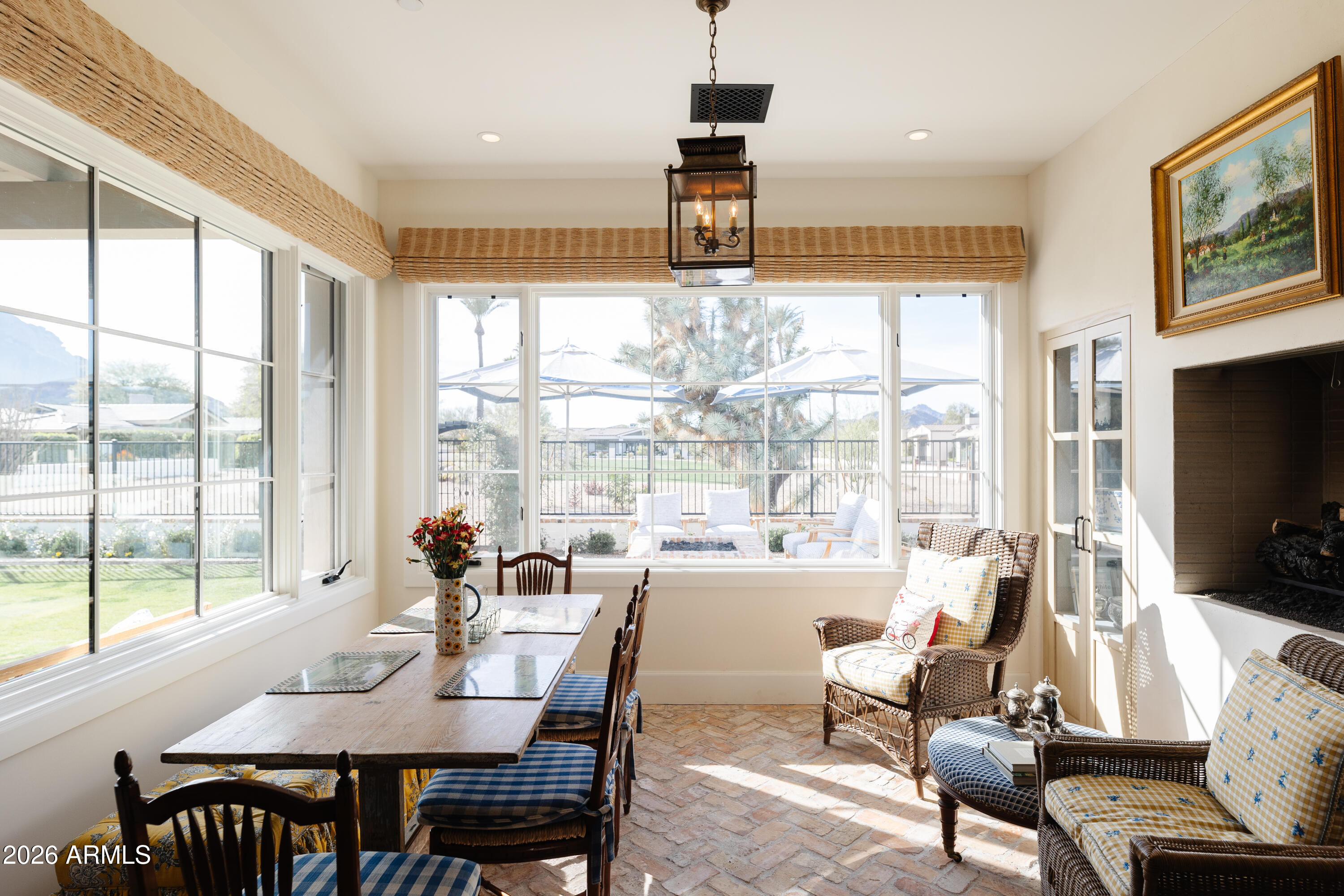 5635 E LINCOLN Drive 60