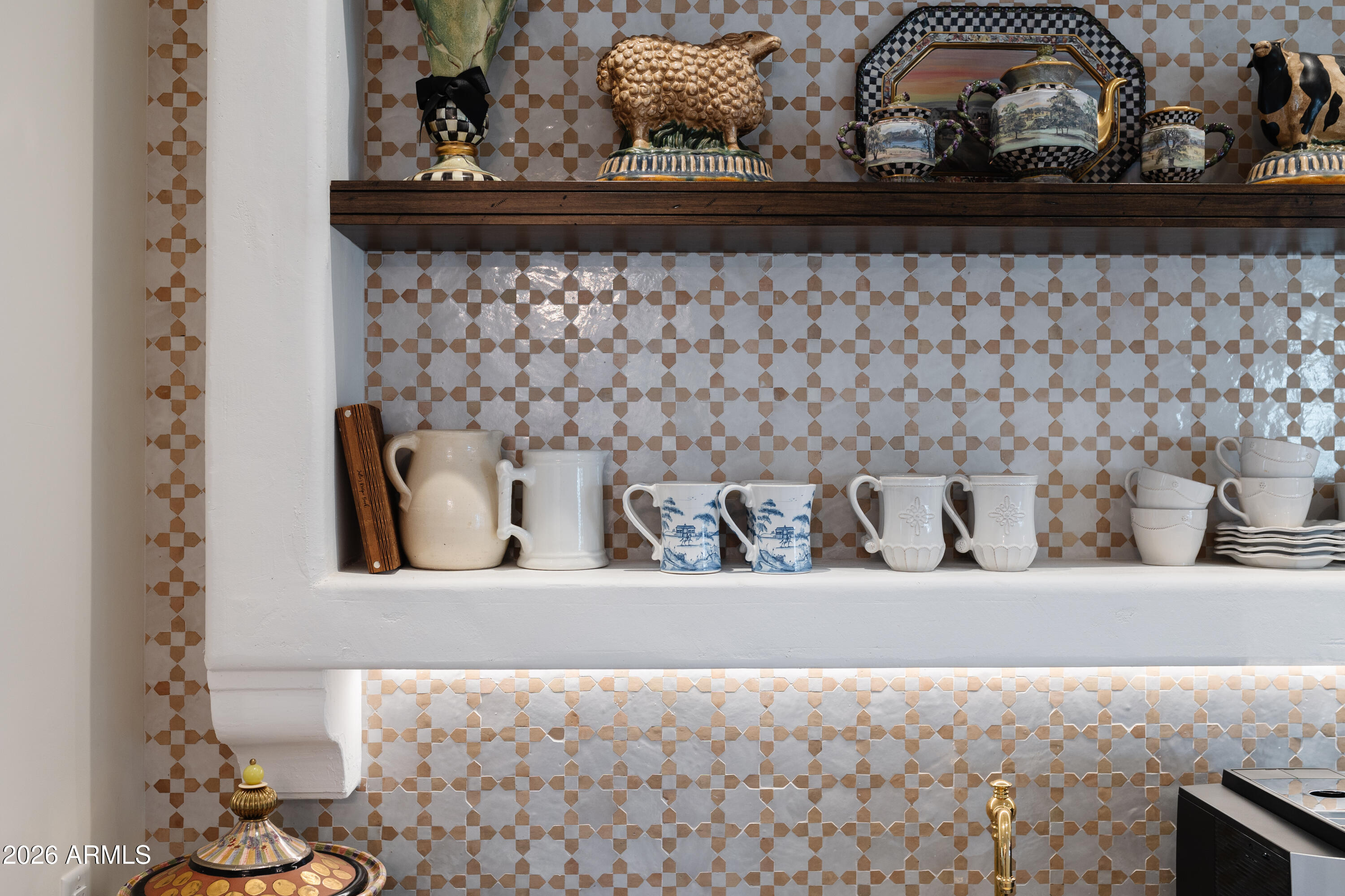 5635 E LINCOLN Drive 60