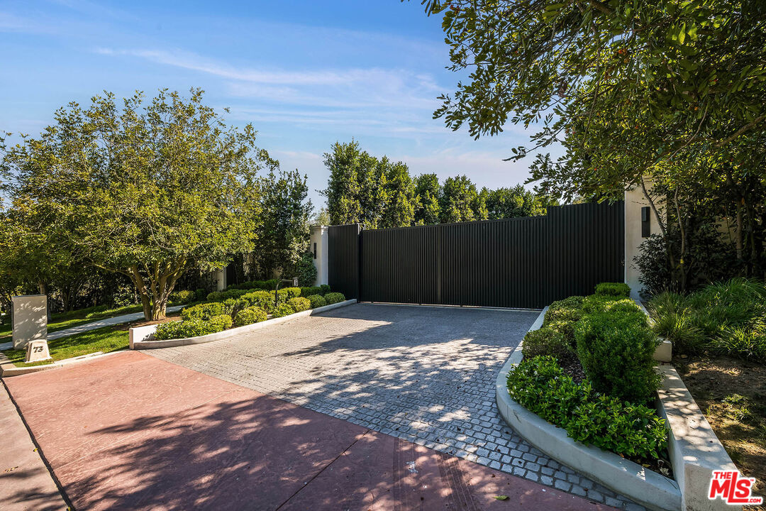73 Beverly Park Ln