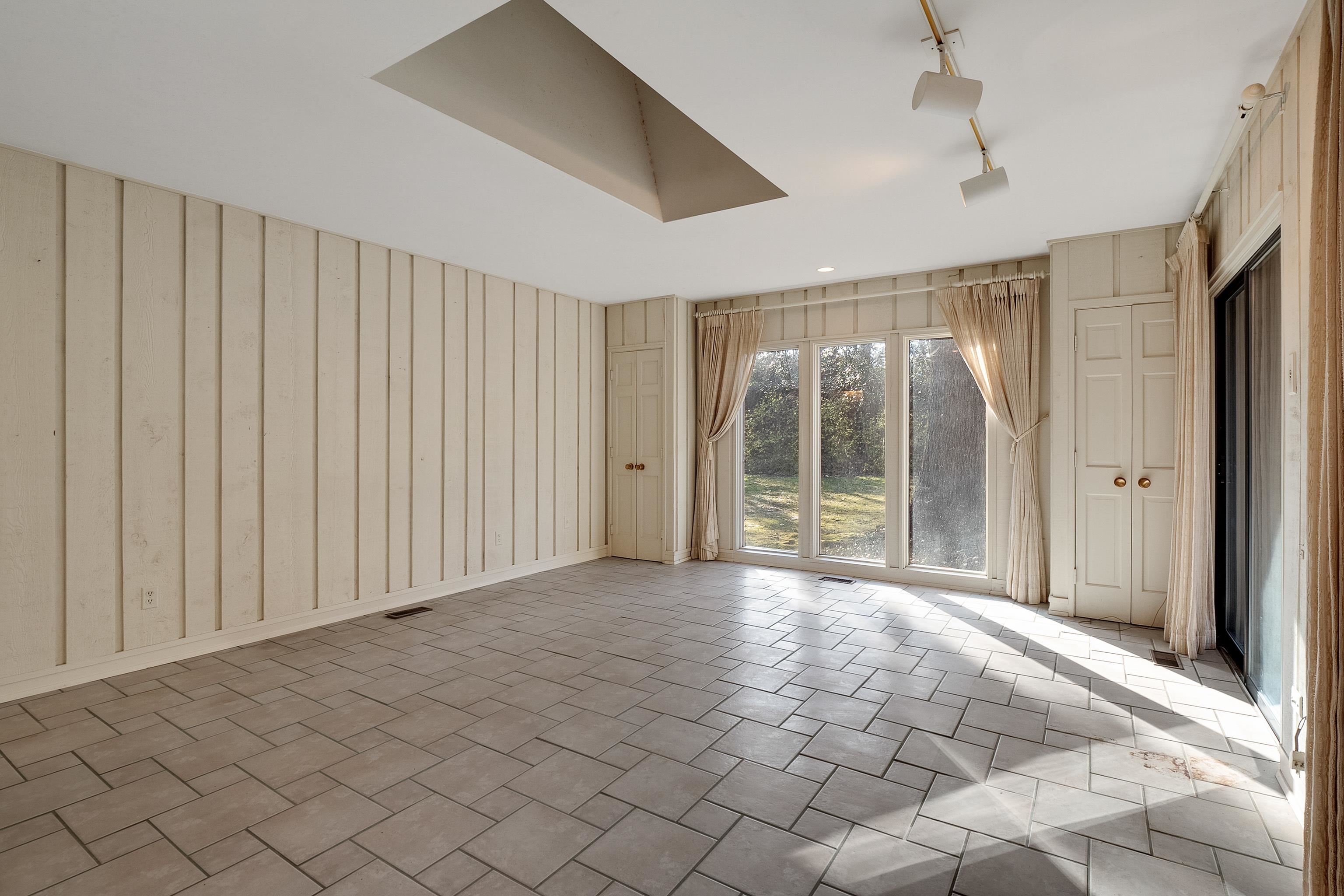 307 MEADOWGROVE LN