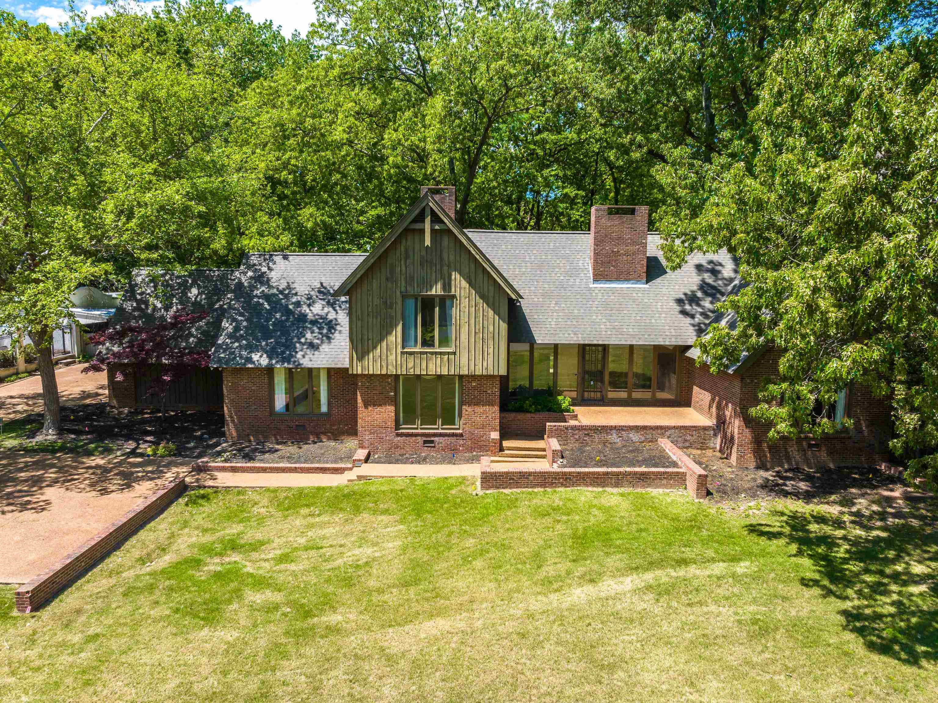 307 MEADOWGROVE LN