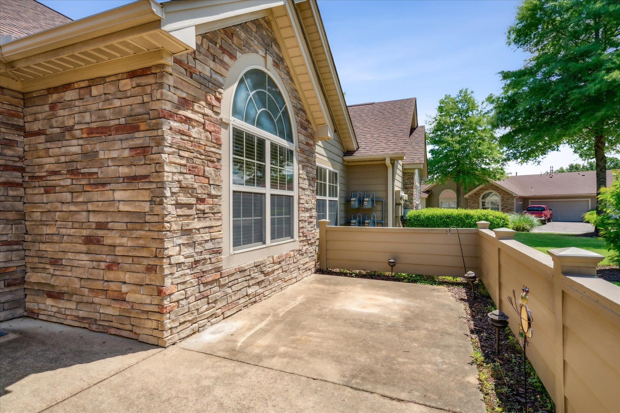 1717 W SOUTHFIELD CIR W