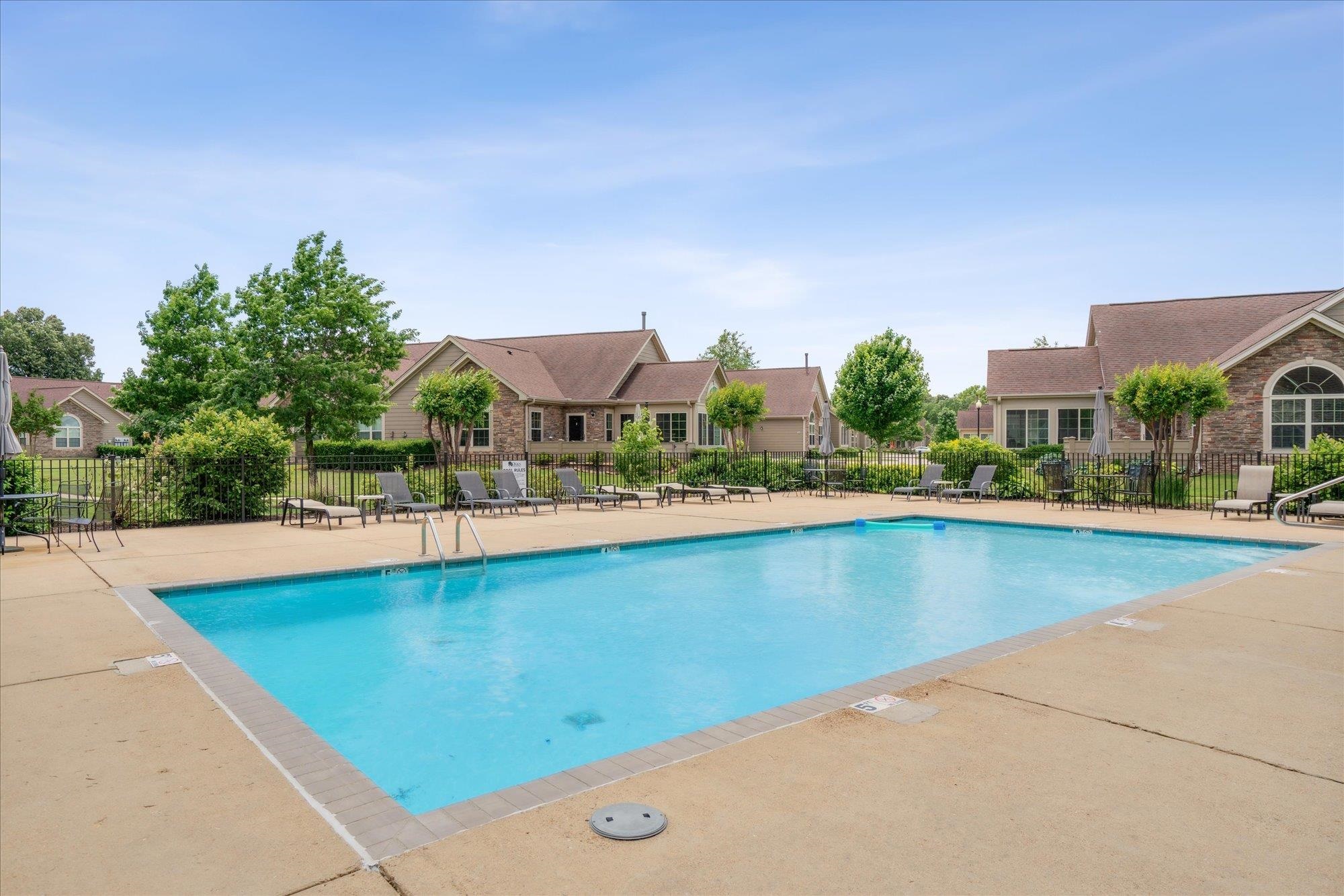 1717 W SOUTHFIELD CIR W