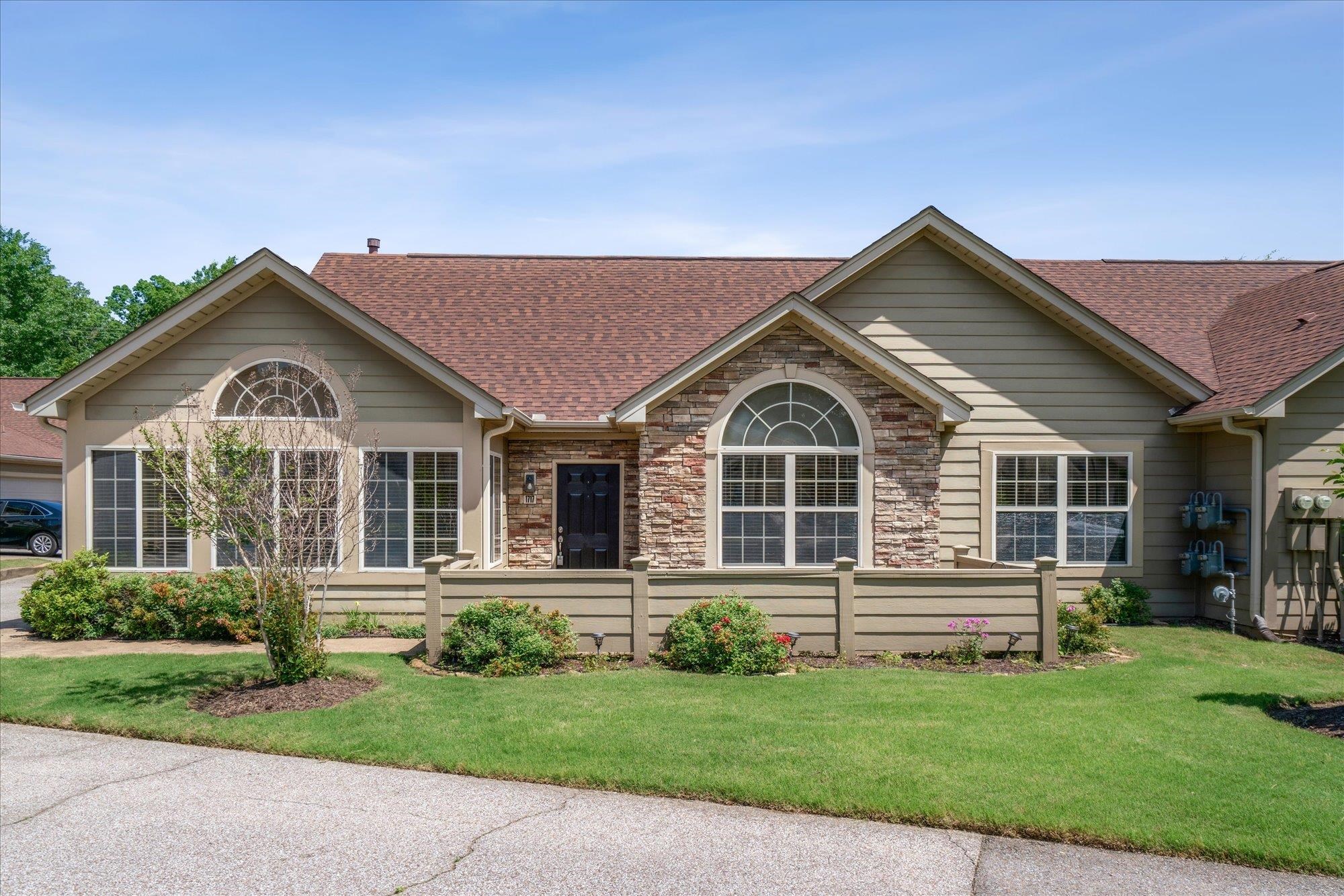 1717 W SOUTHFIELD CIR W
