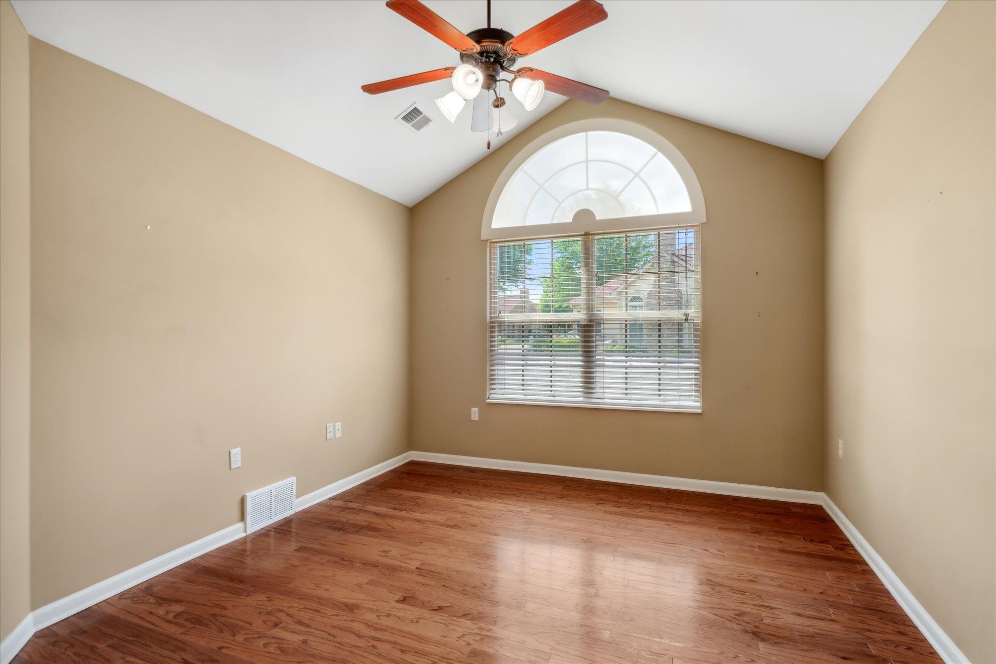 1717 W SOUTHFIELD CIR W